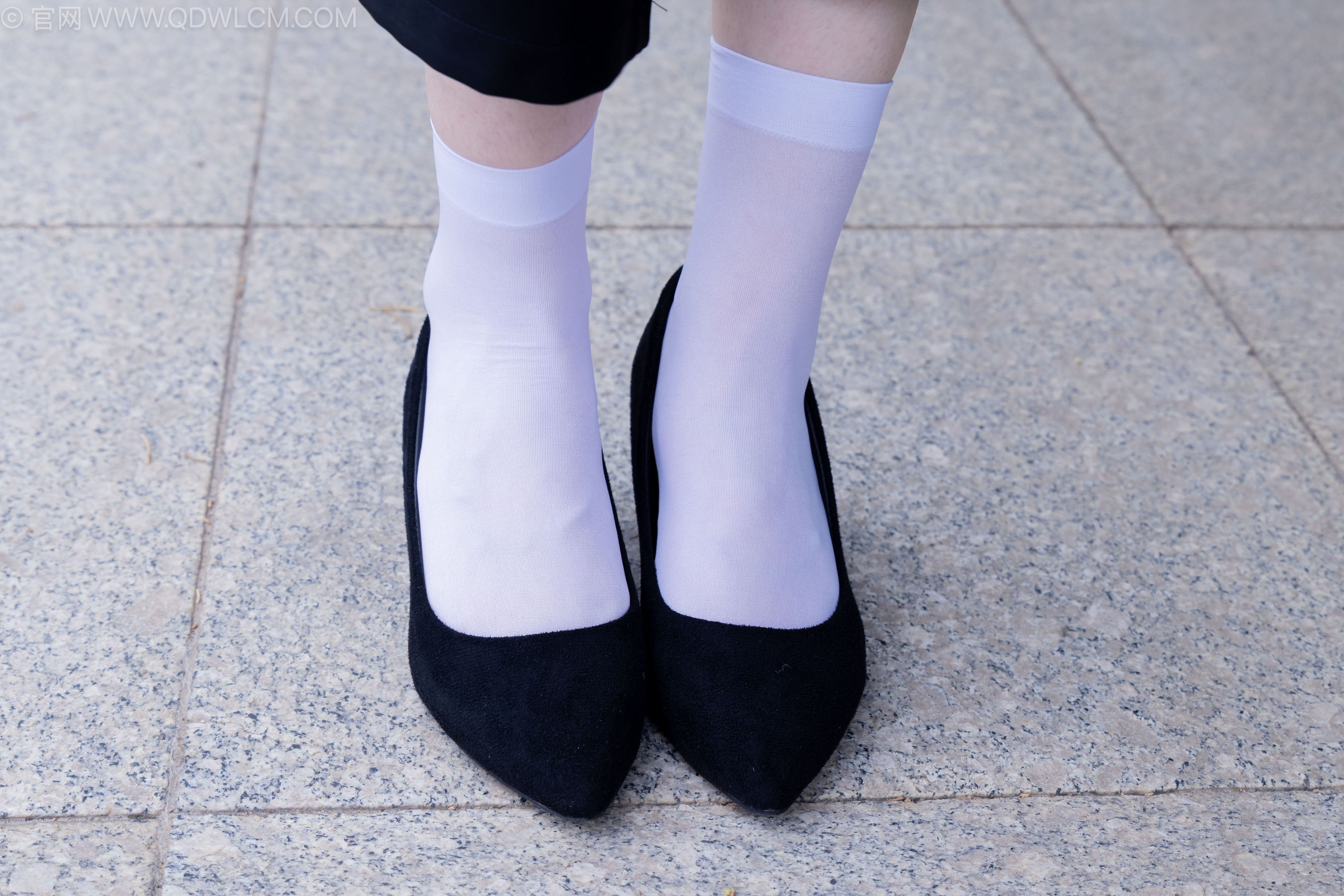 物恋传媒 No.2238 小酒 -高跟鞋、短白丝、ol制服户外/(230P)