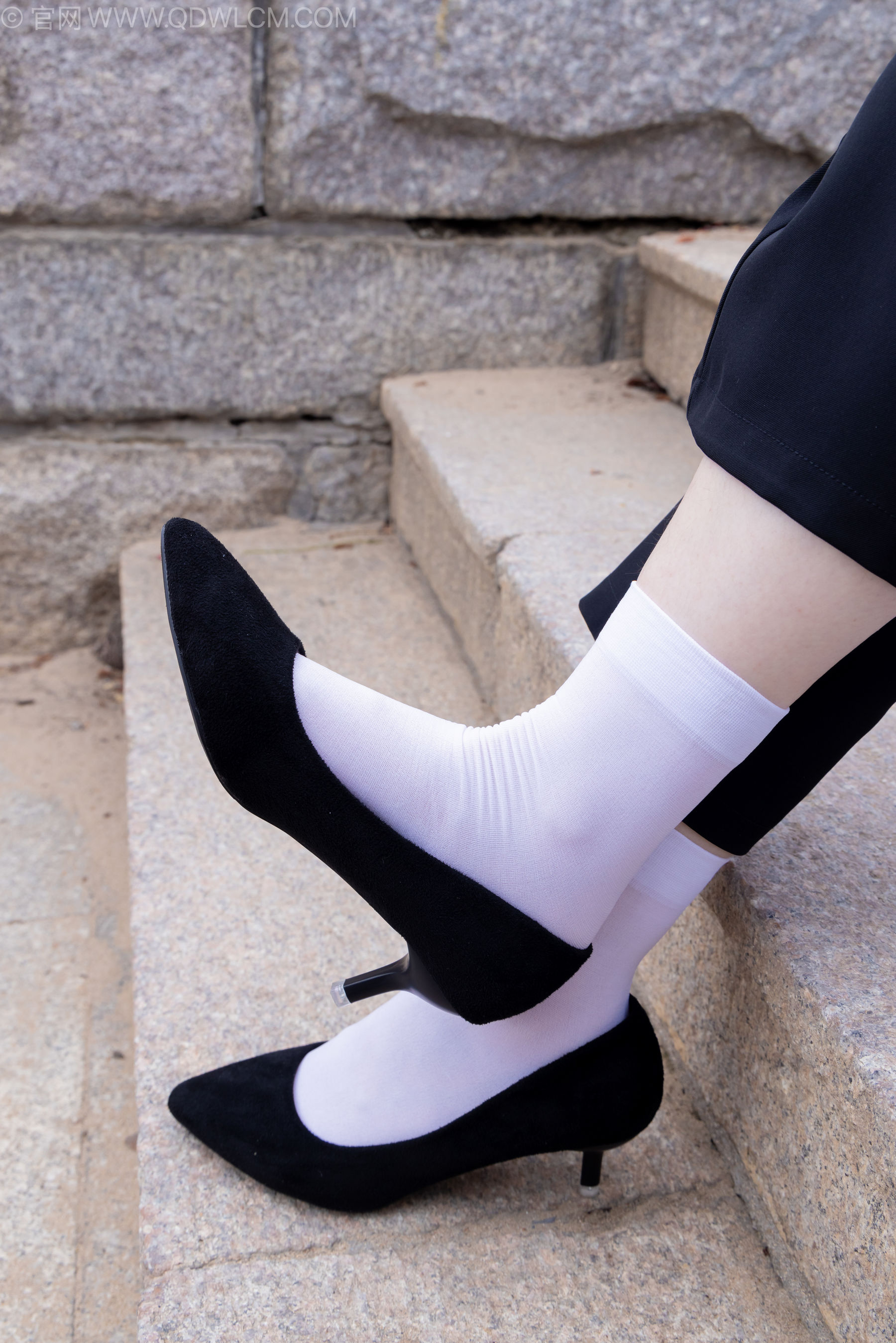 物恋传媒 No.2238 小酒 -高跟鞋、短白丝、ol制服户外/(230P)