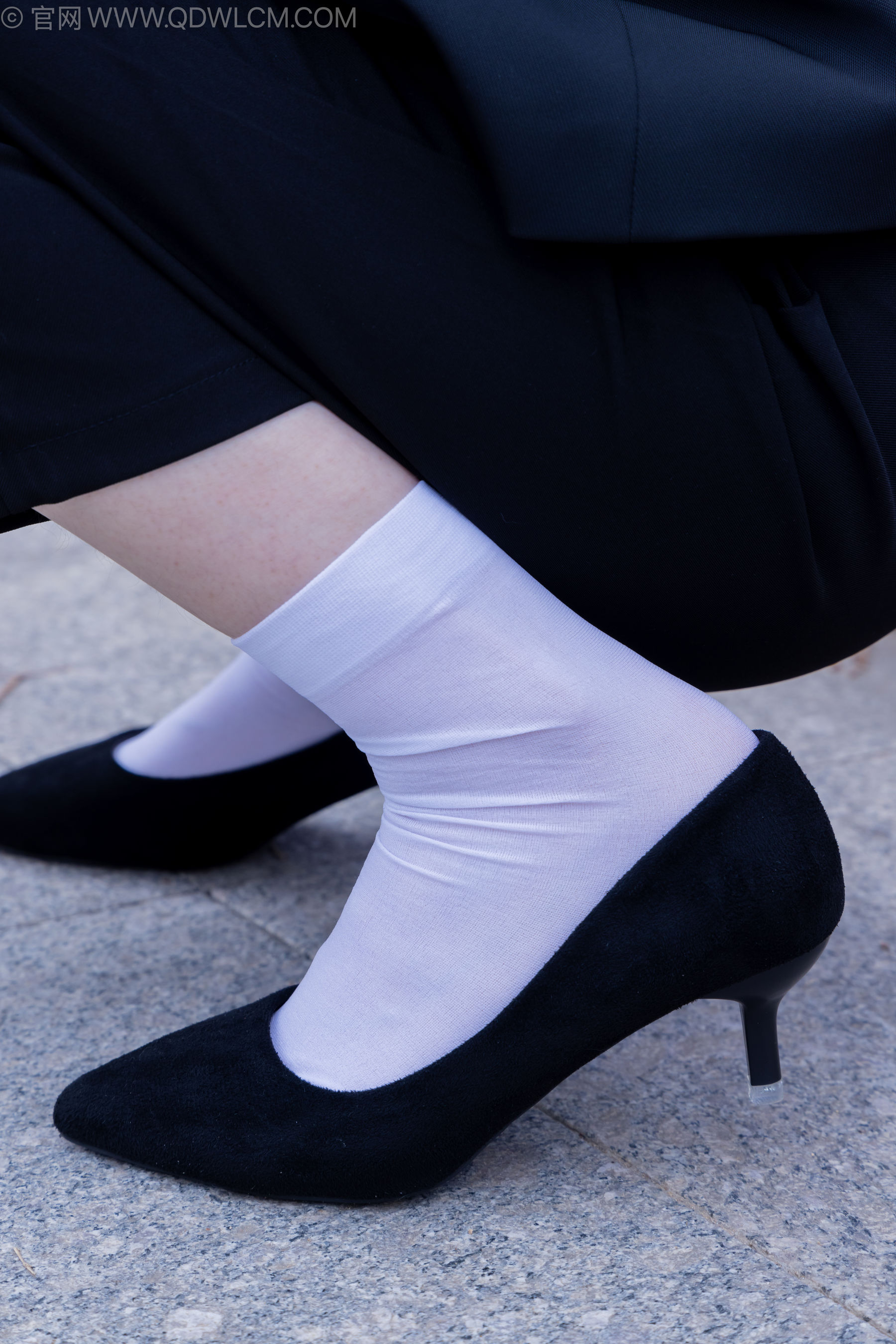 物恋传媒 No.2238 小酒 -高跟鞋、短白丝、ol制服户外/(230P)