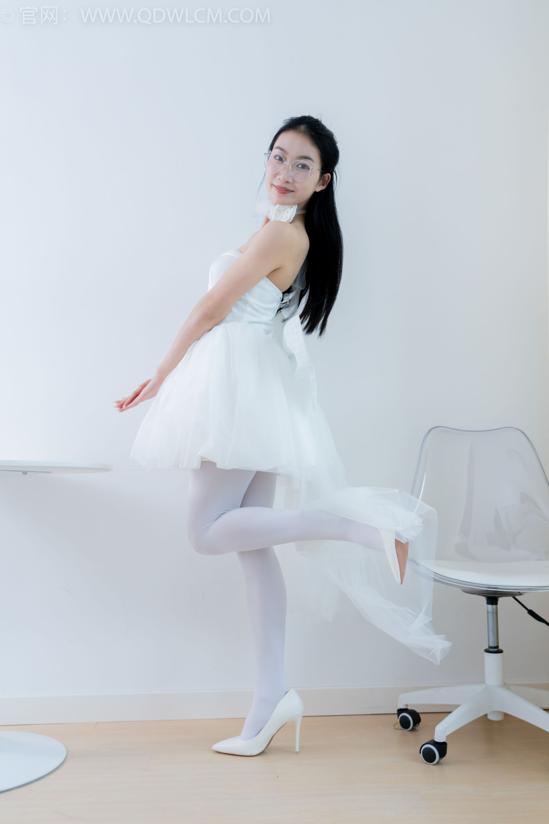 物恋传媒 No.2233 小影 -小影 -高跟鞋、厚白丝/(150P)