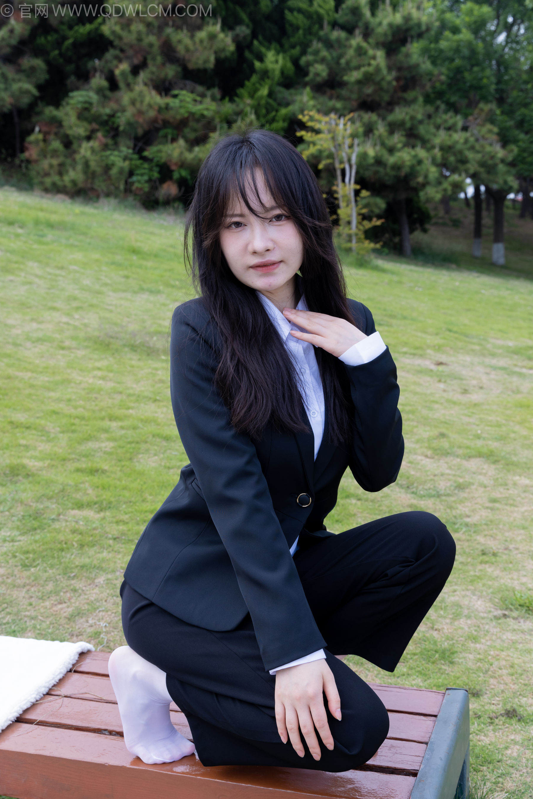 物恋传媒 No.2238 小酒 -高跟鞋、短白丝、ol制服户外/(230P)