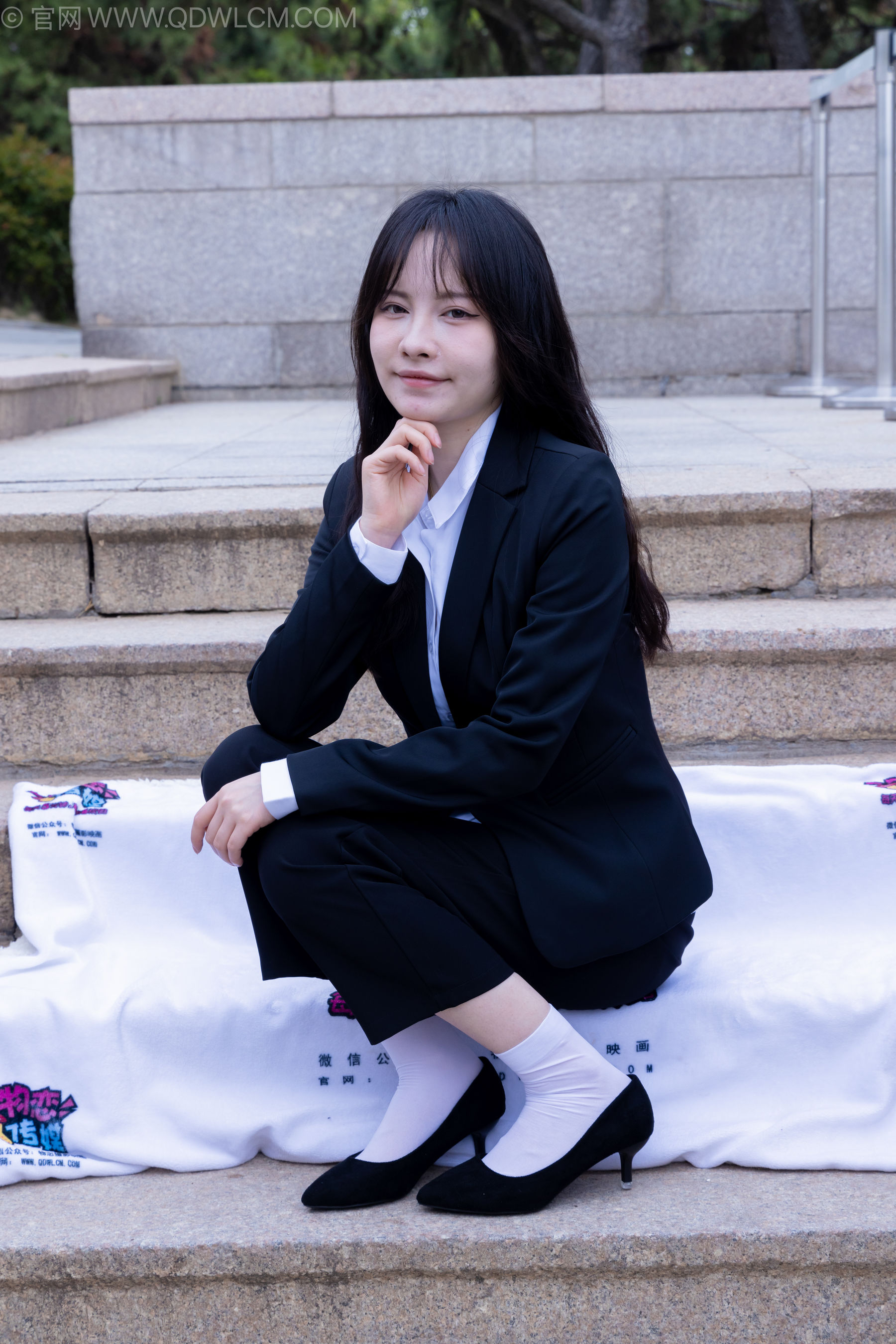 物恋传媒 No.2238 小酒 -高跟鞋、短白丝、ol制服户外/(230P)