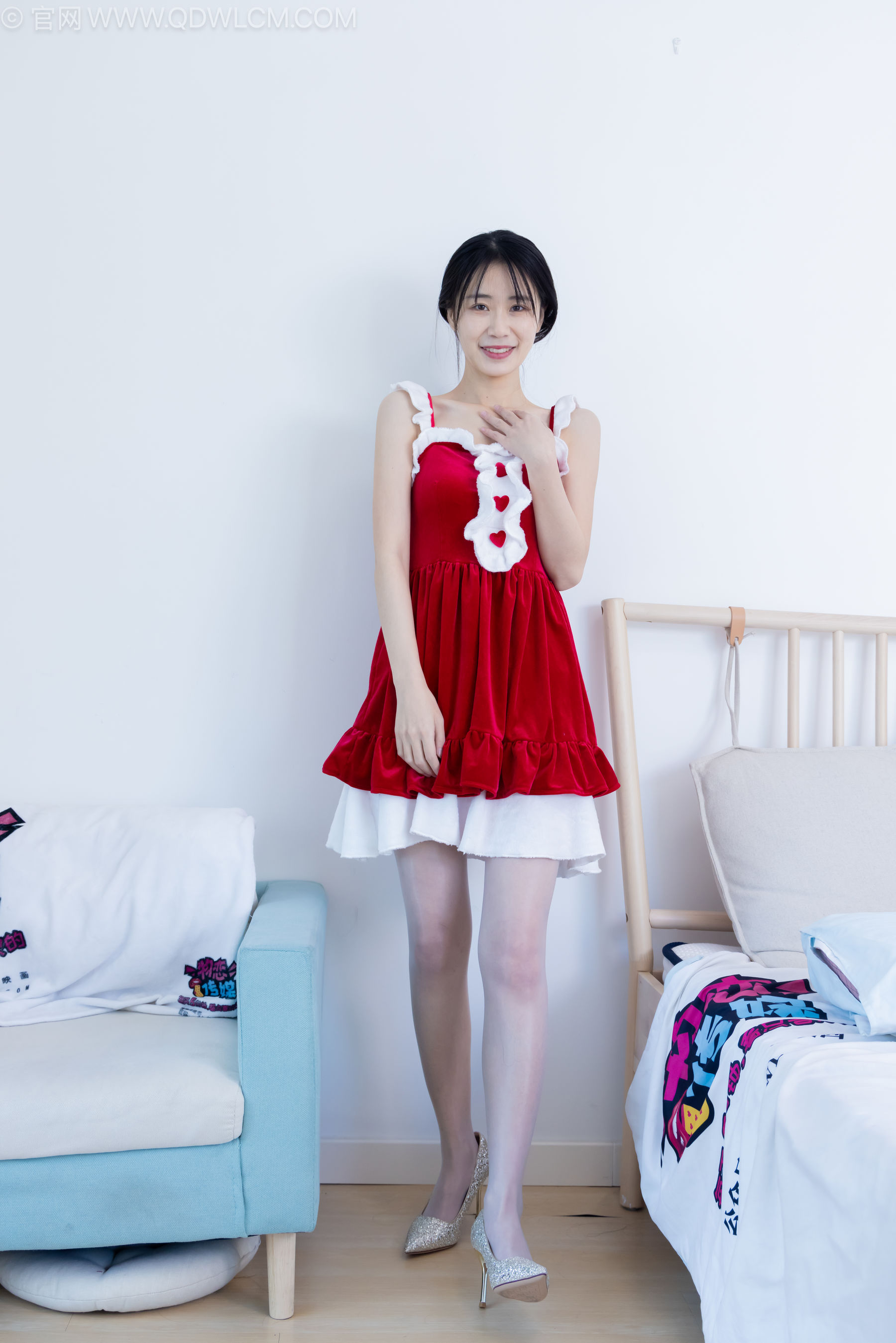 物恋传媒 No.2237 菜菜 -高跟鞋、油亮薄白丝、裸足、草莓和酸奶裸足摆盘剧情/(230P)