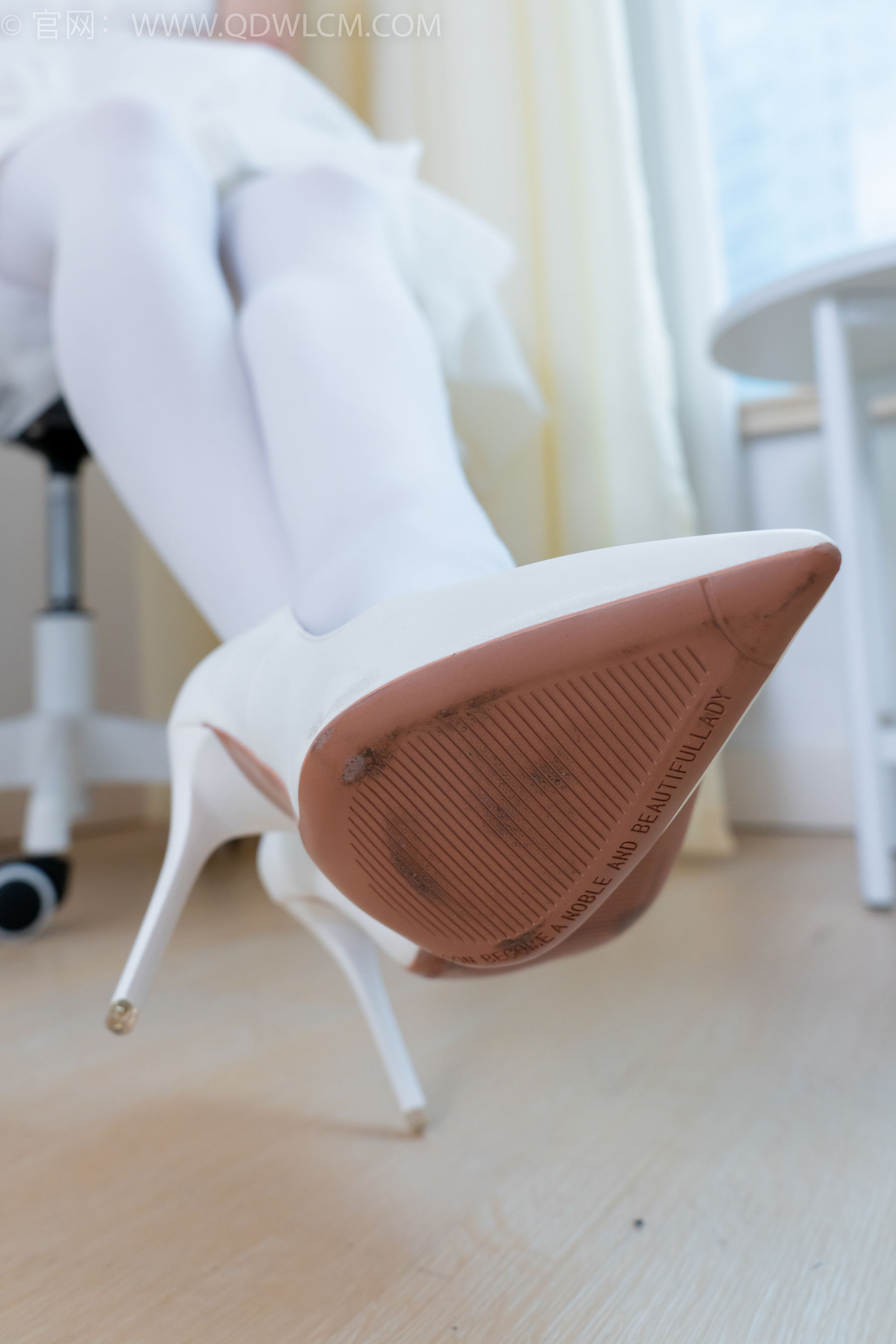 物恋传媒 No.2233 小影 -小影 -高跟鞋、厚白丝/(150P)