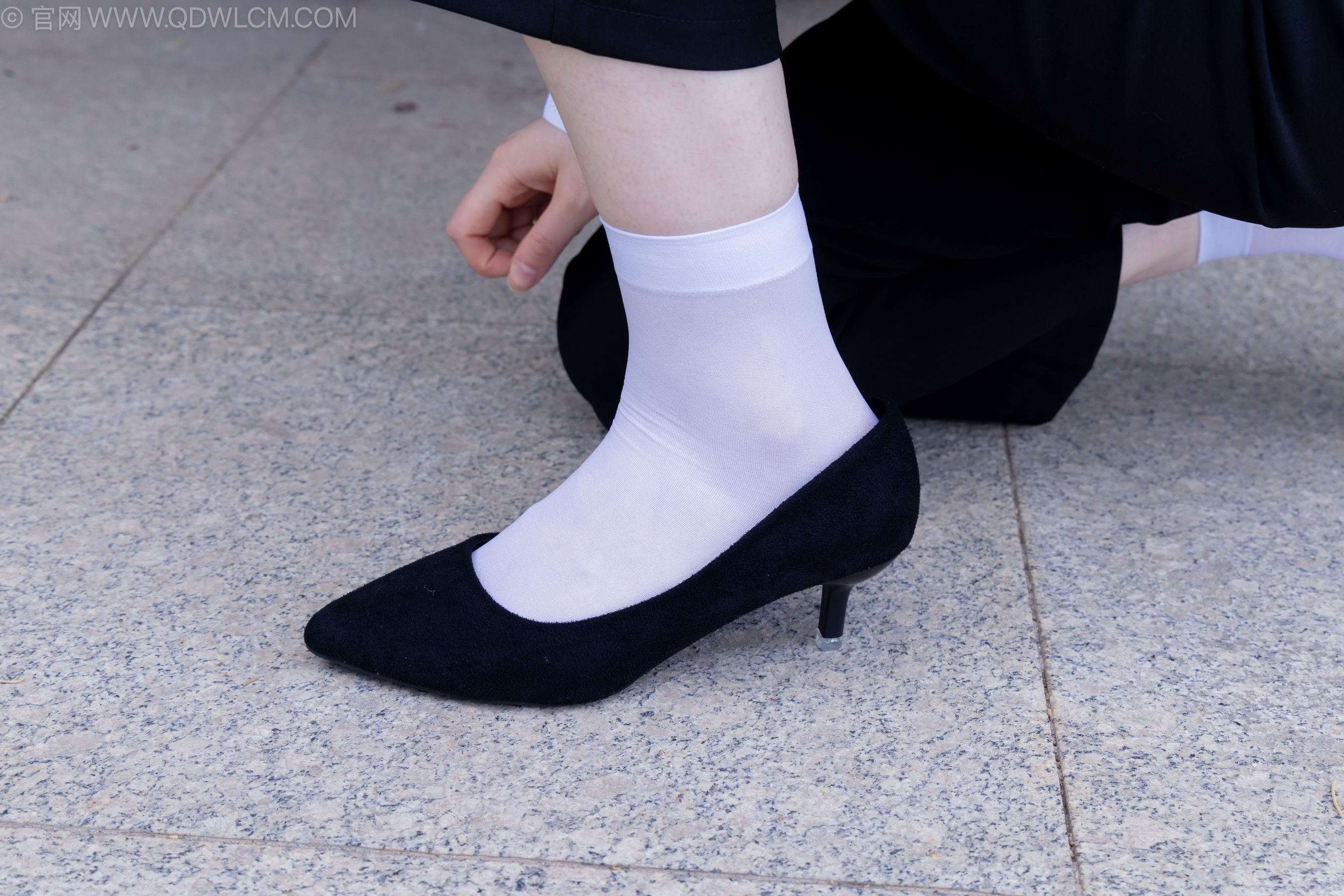 物恋传媒 No.2238 小酒 -高跟鞋、短白丝、ol制服户外/(230P)