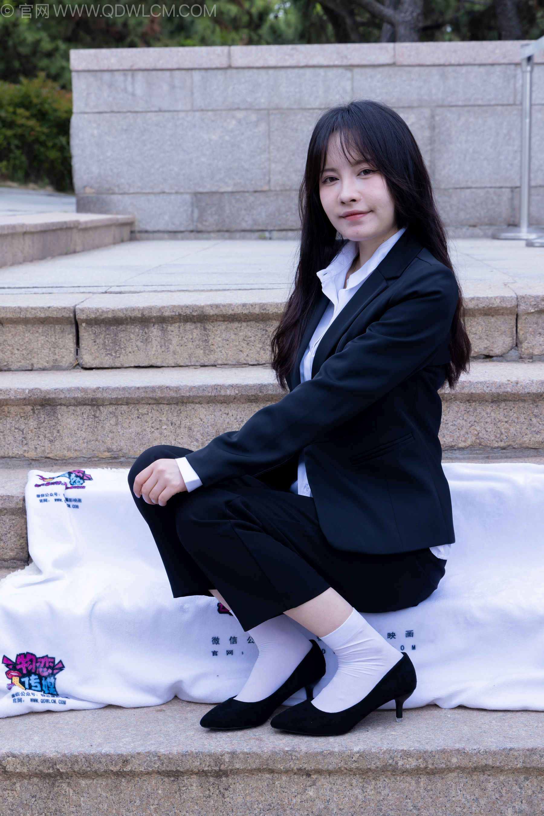 物恋传媒 No.2238 小酒 -高跟鞋、短白丝、ol制服户外/(230P)