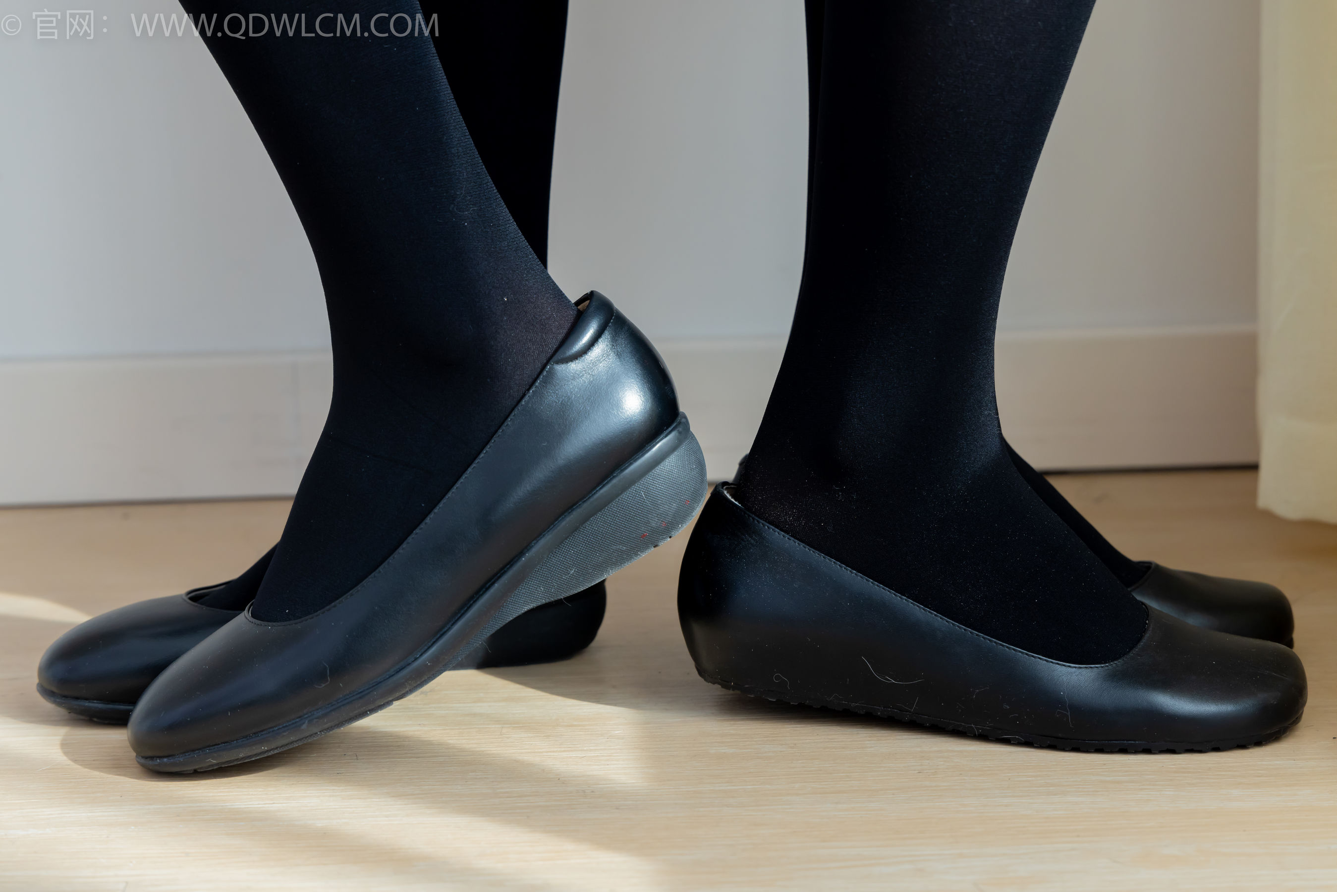 物恋传媒 No.2232 恬恬&樱桃 -皮鞋、厚黑丝、裸足、空姐制服/(150P)