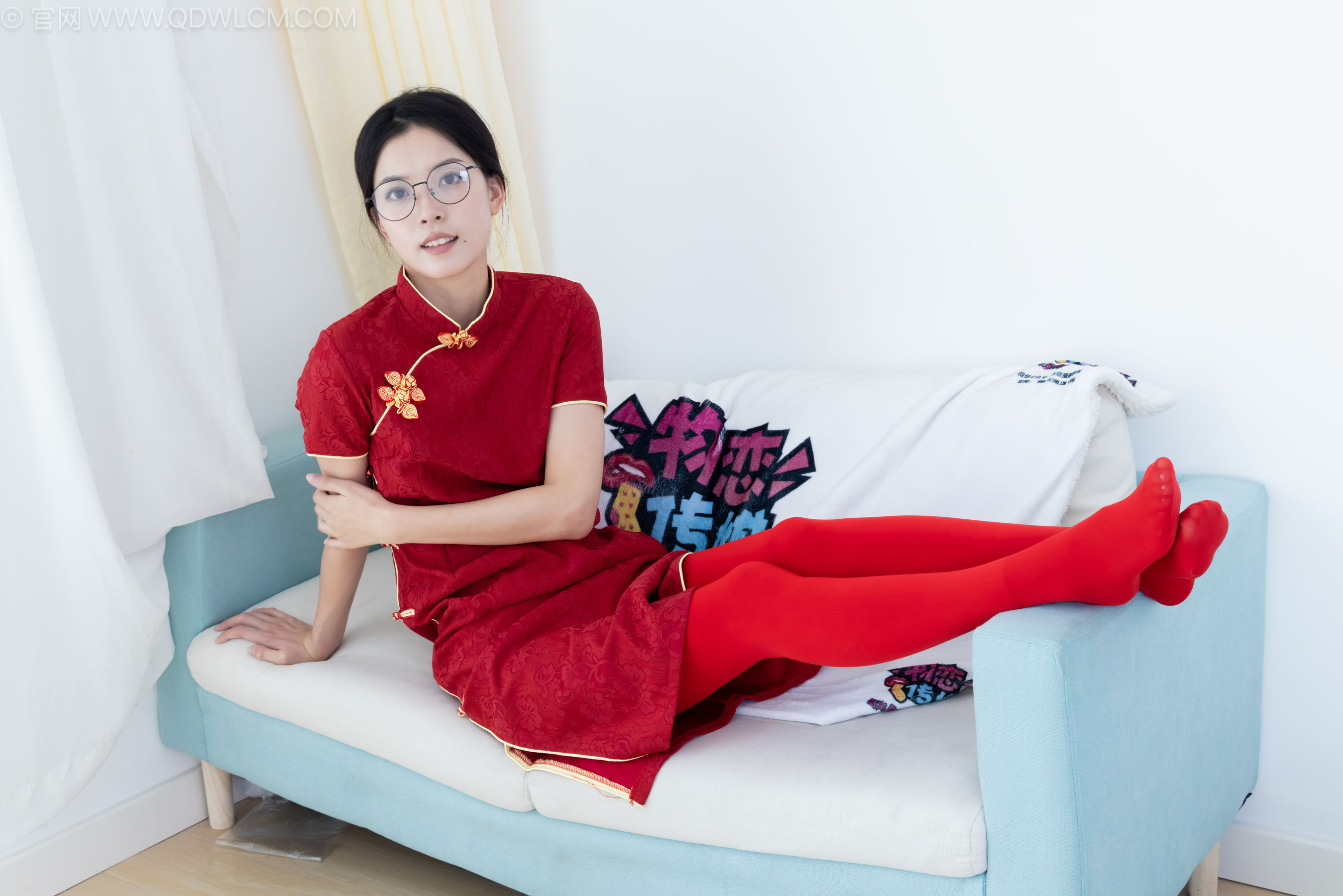 物恋传媒 No.2236 茯苓 -红色低跟鞋、厚款红色丝、皮筋绑脚老头乐挠脚剧情/(160P)