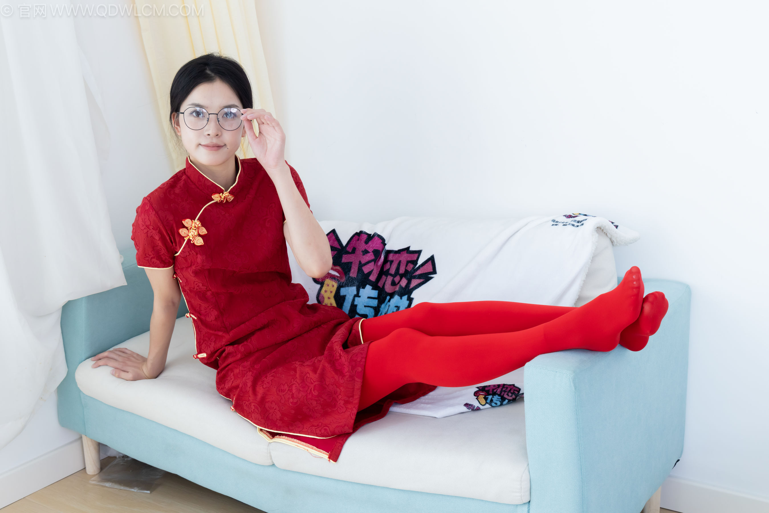 物恋传媒 No.2236 茯苓 -红色低跟鞋、厚款红色丝、皮筋绑脚老头乐挠脚剧情/(160P)