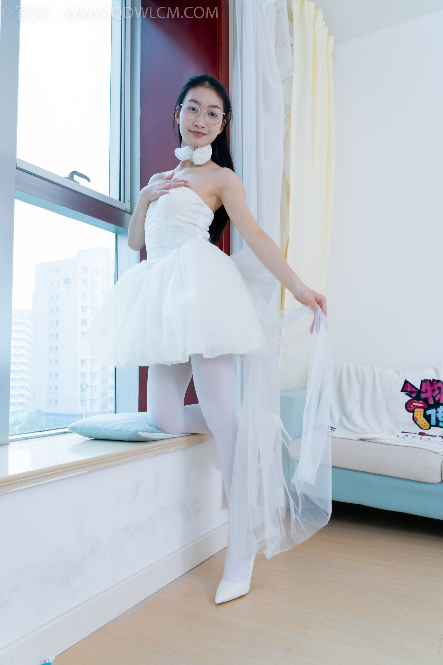 物恋传媒 No.2233 小影 -小影 -高跟鞋、厚白丝/(150P)