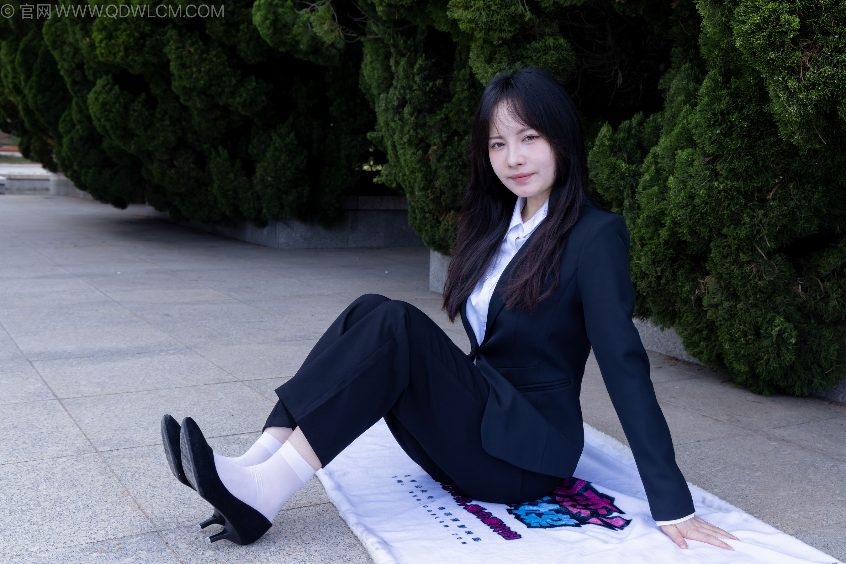 物恋传媒 No.2238 小酒 -高跟鞋、短白丝、ol制服户外/(230P)