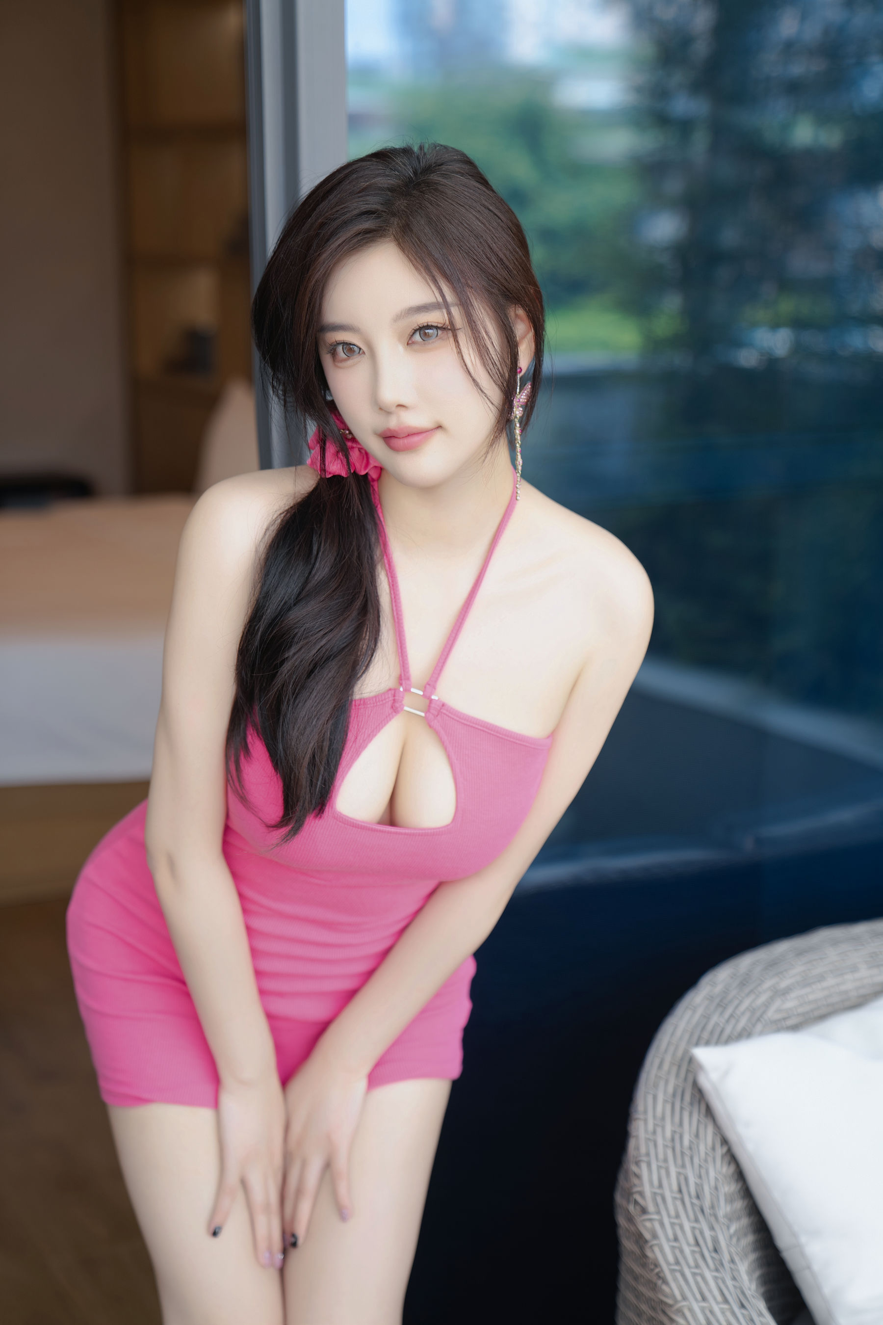 杨晨晨 - 露肩短裙/(209P)