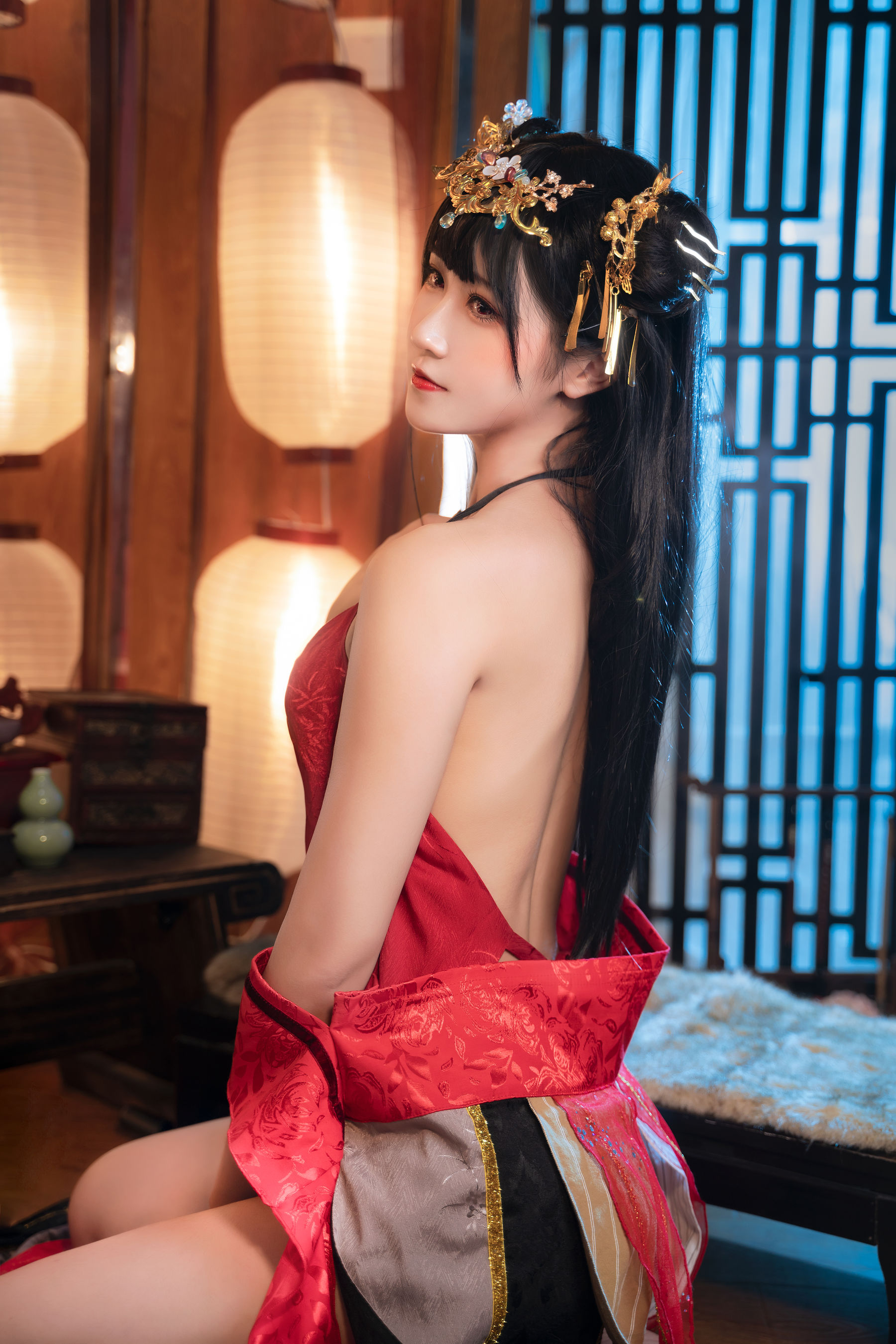 微博妹子三度_69 - 2025新年自拍套装/(20P)