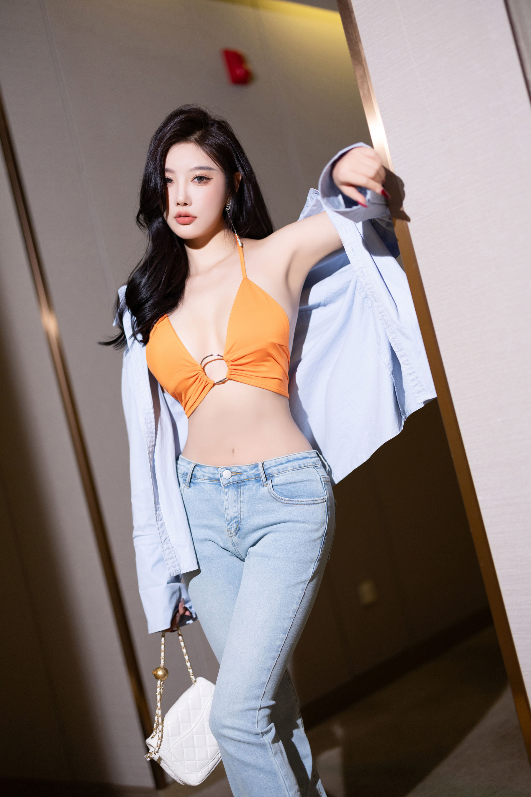 杨晨晨 - 蓝色牛仔裤/(101P)