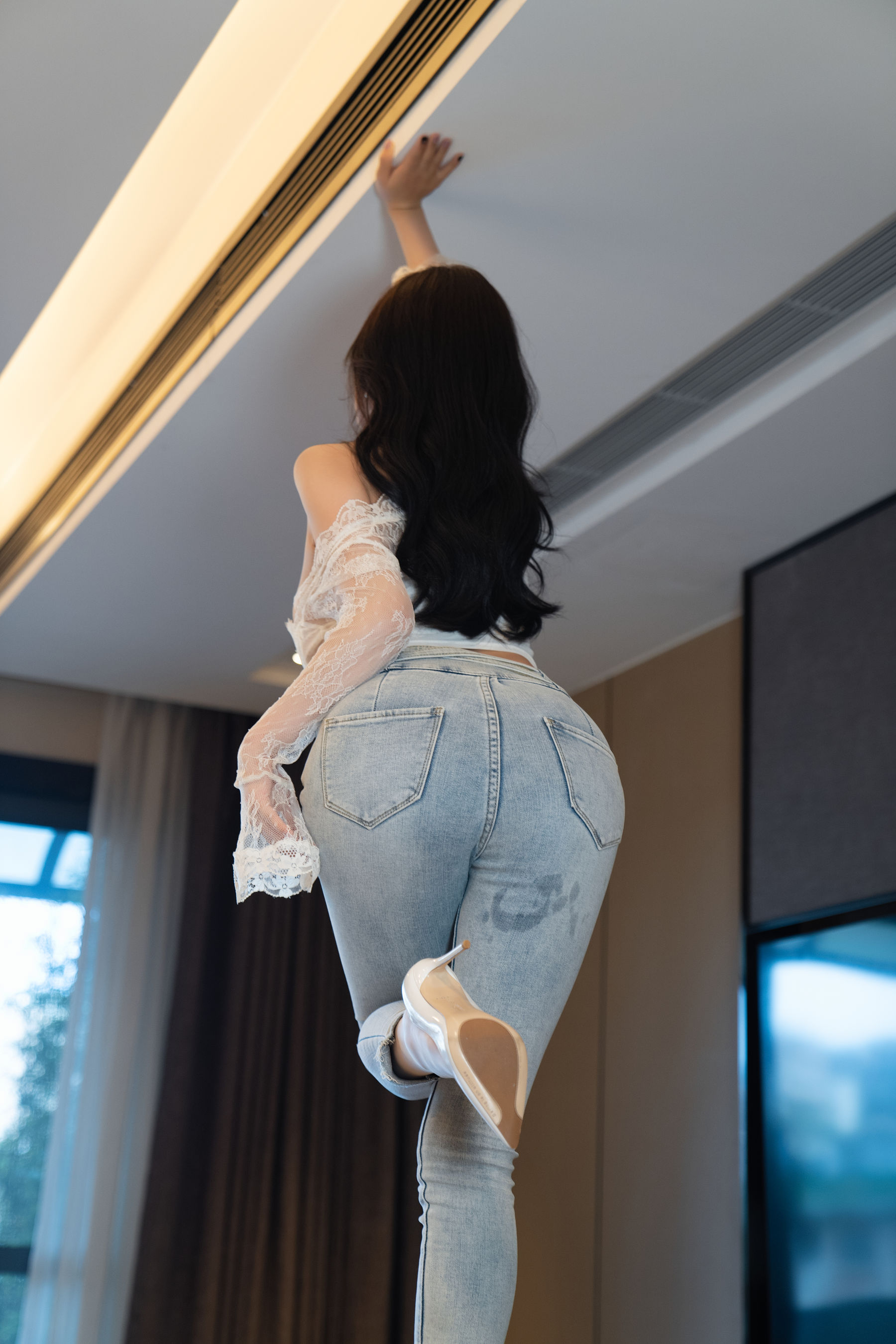 杨晨晨 - 简约牛仔裤/(90P)