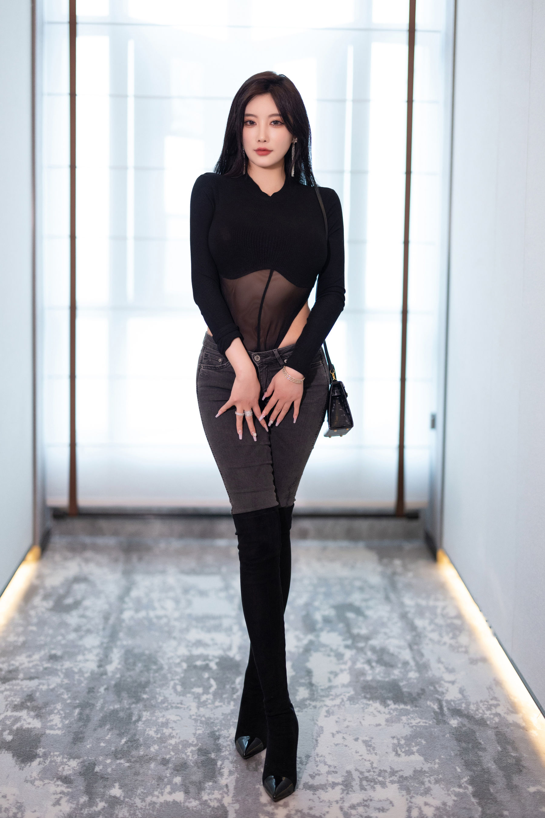 杨晨晨 - 连体渔网袜/(107P)