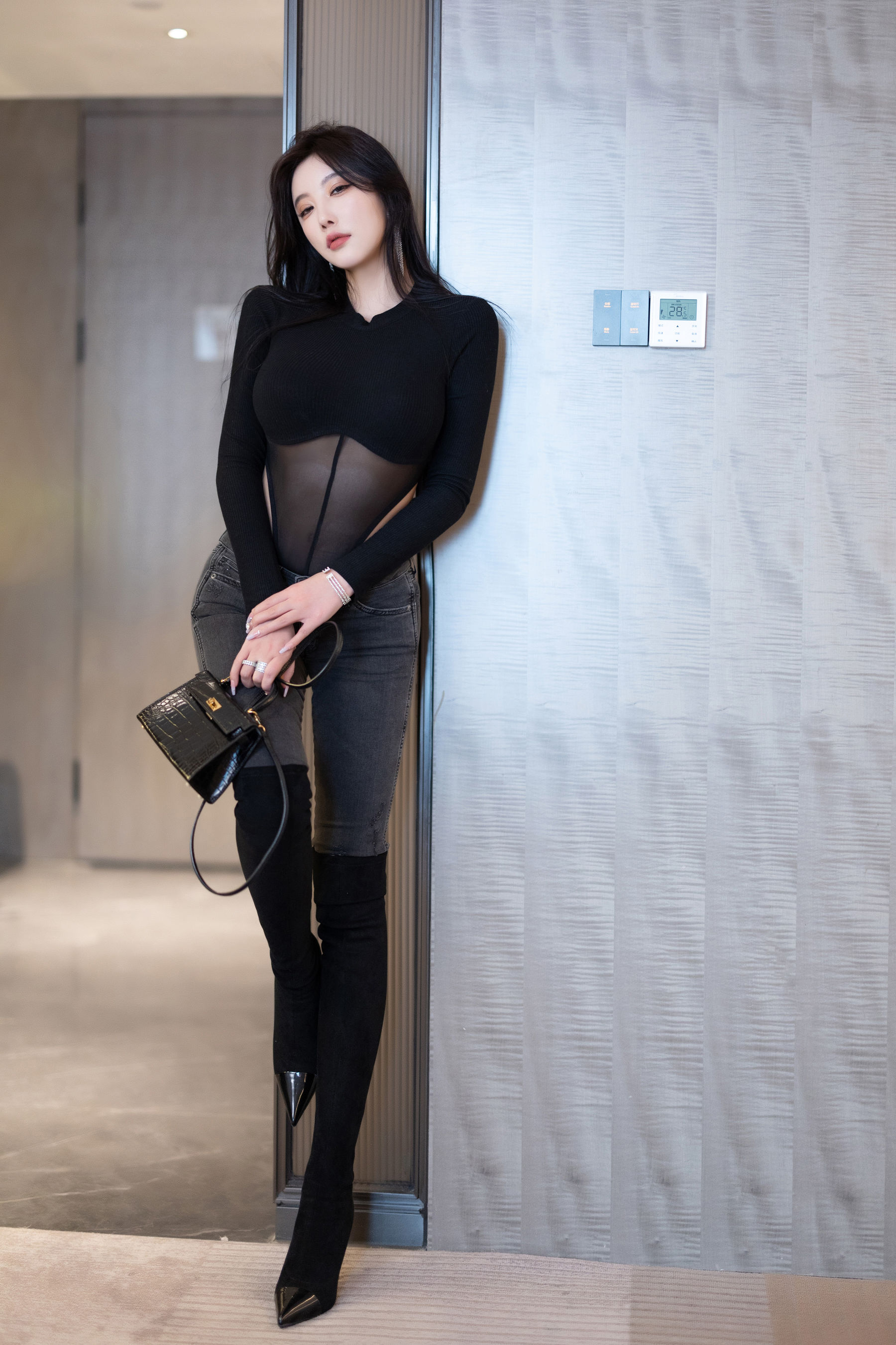 杨晨晨 - 连体渔网袜/(107P)