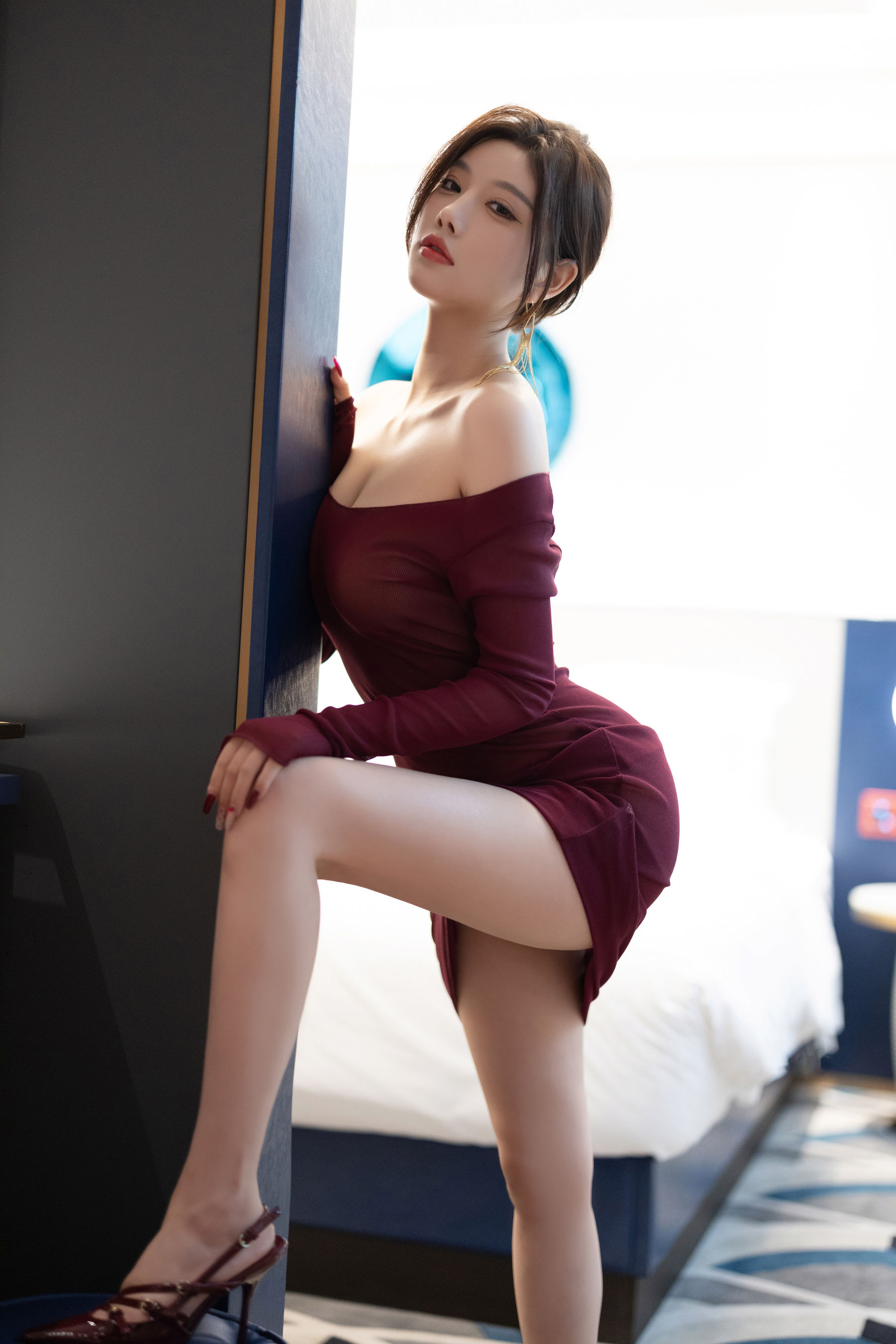 杨晨晨 - 紫色连衣短裙/(100P)