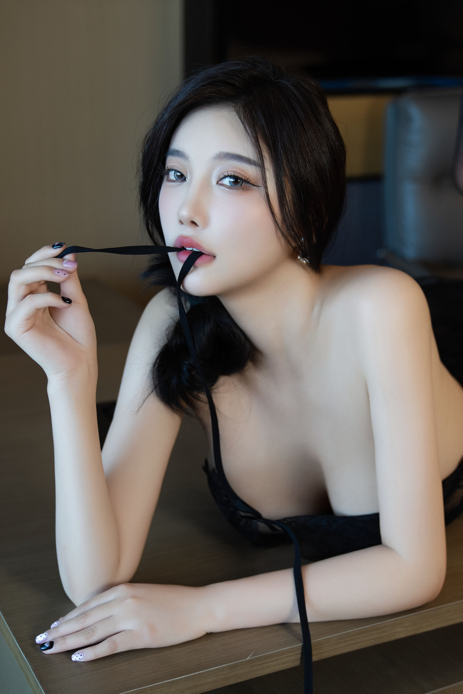 杨晨晨 - 露肩短裙/(209P)