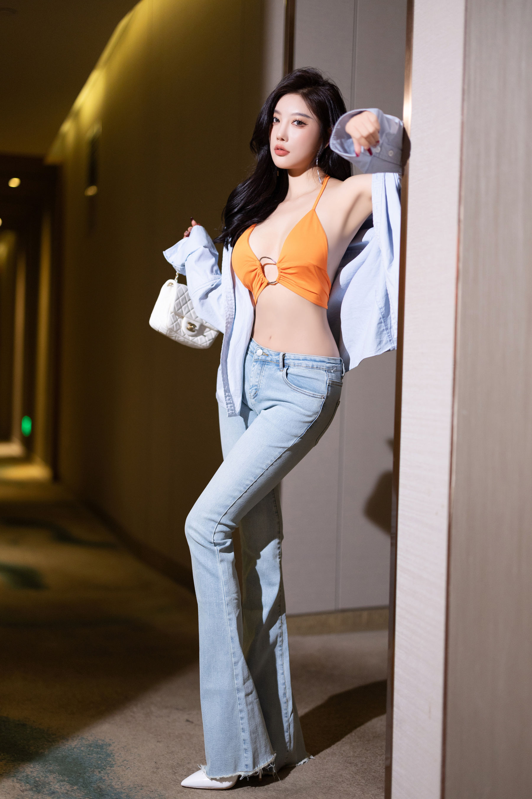 杨晨晨 - 蓝色牛仔裤/(101P)