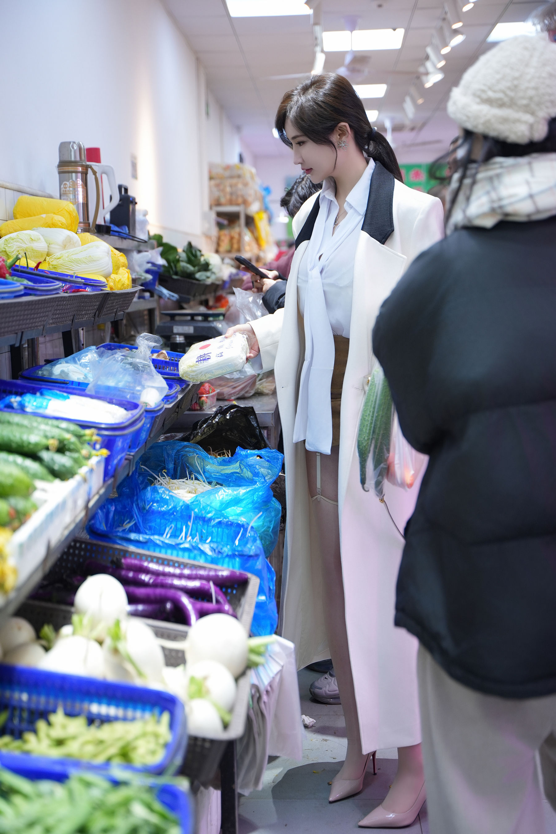 周妍希 - 白领买菜回家/(91P)