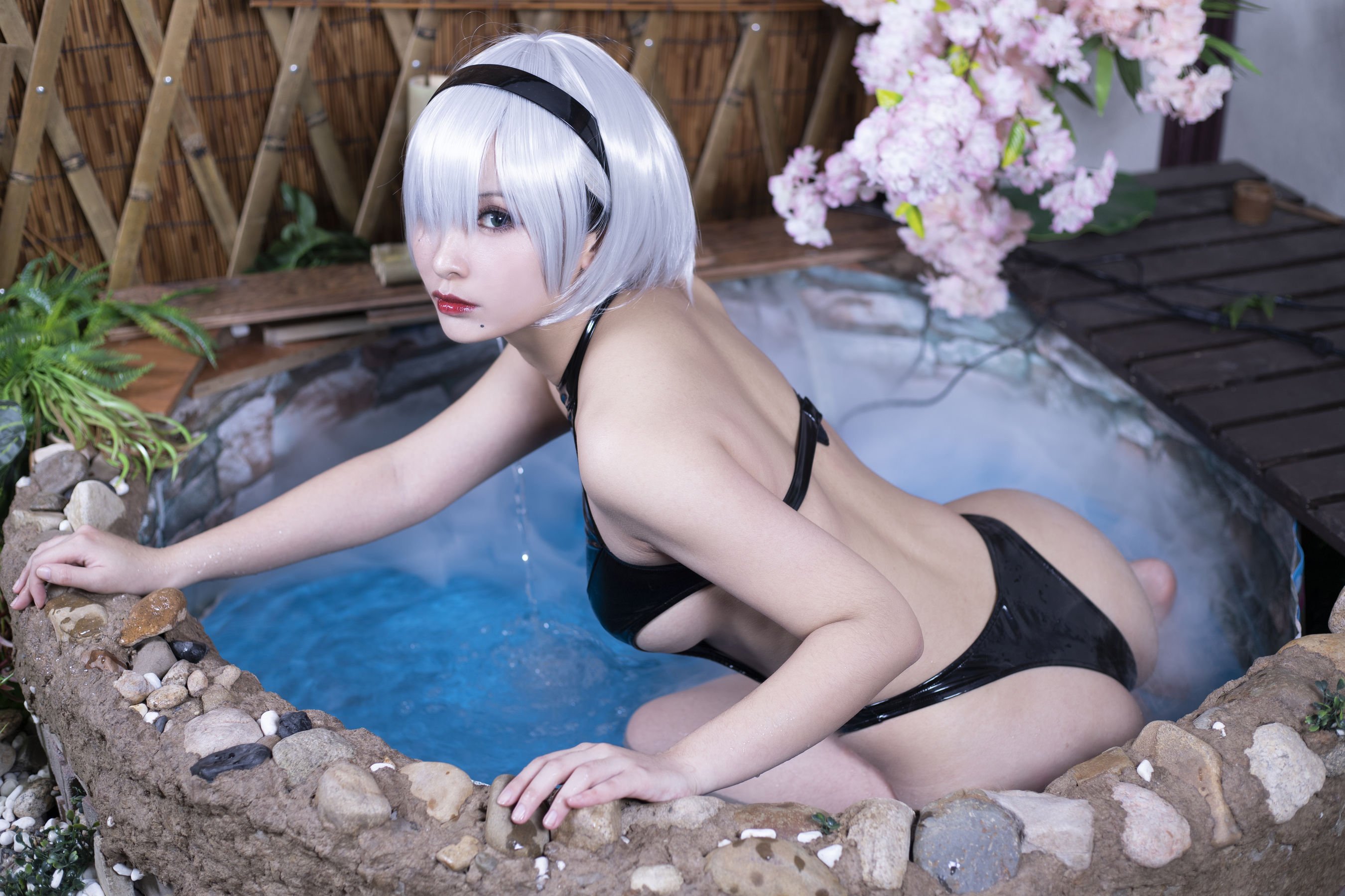 动漫博主洛璃LoLiSAMA - 尼尔：机械纪元 2B 竞泳/(64P)