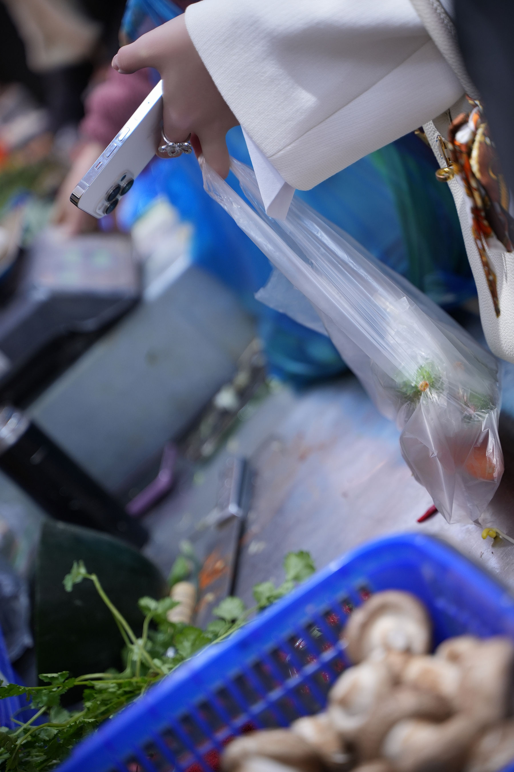 周妍希 - 白领买菜回家/(91P)