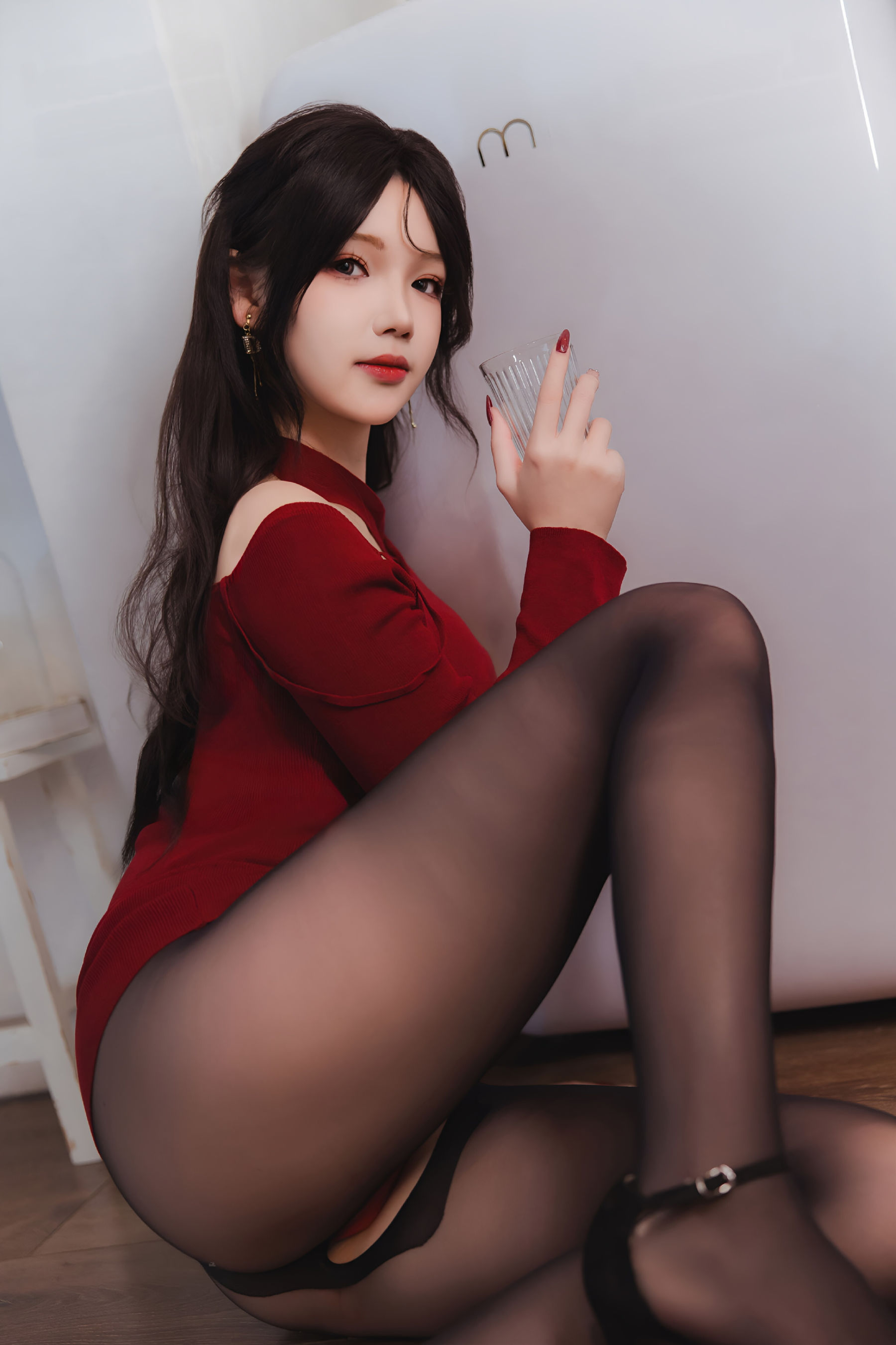 动漫博主雪晴Astra - 红裙黑丝小娇妻/(65P)