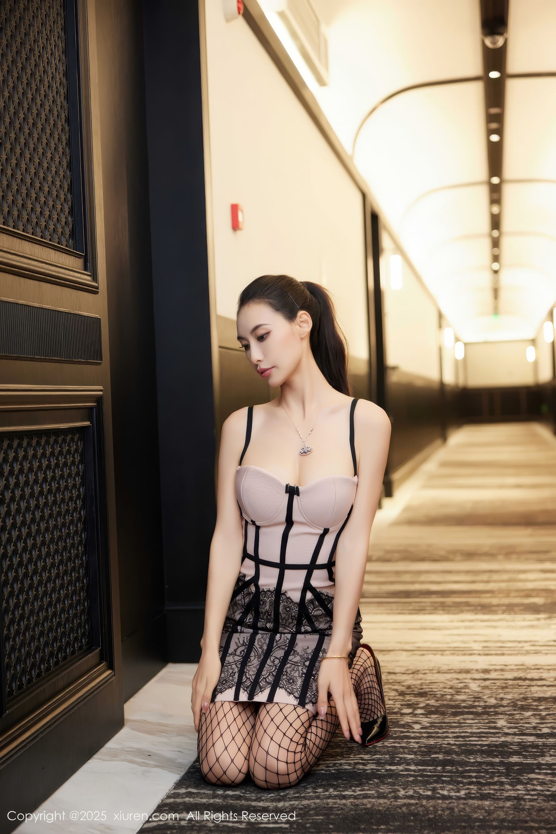 [秀人XiuRen] 2025.01.24 No.9809 lingyu69/(74P)