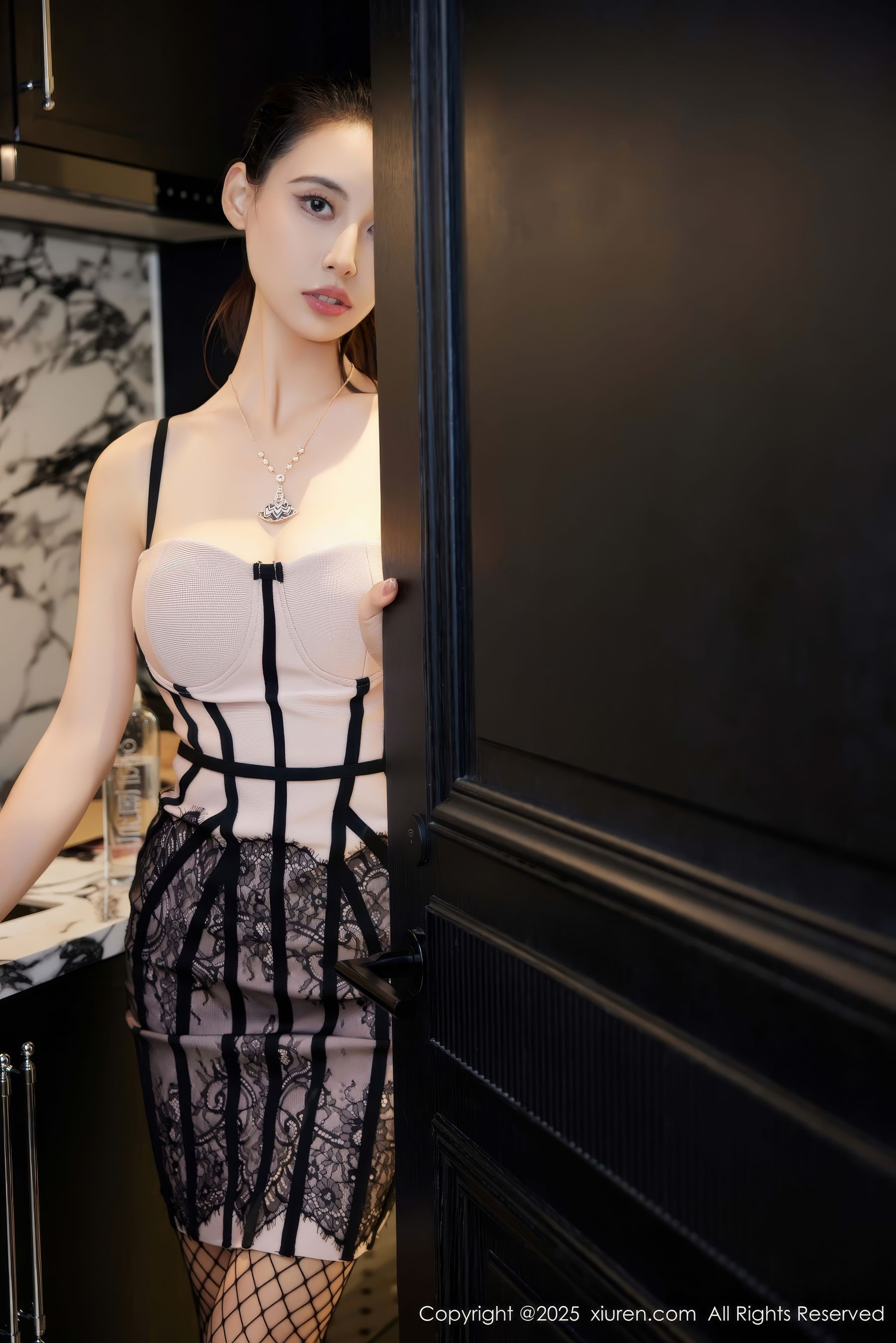 [秀人XiuRen] 2025.01.24 No.9809 lingyu69/(74P)