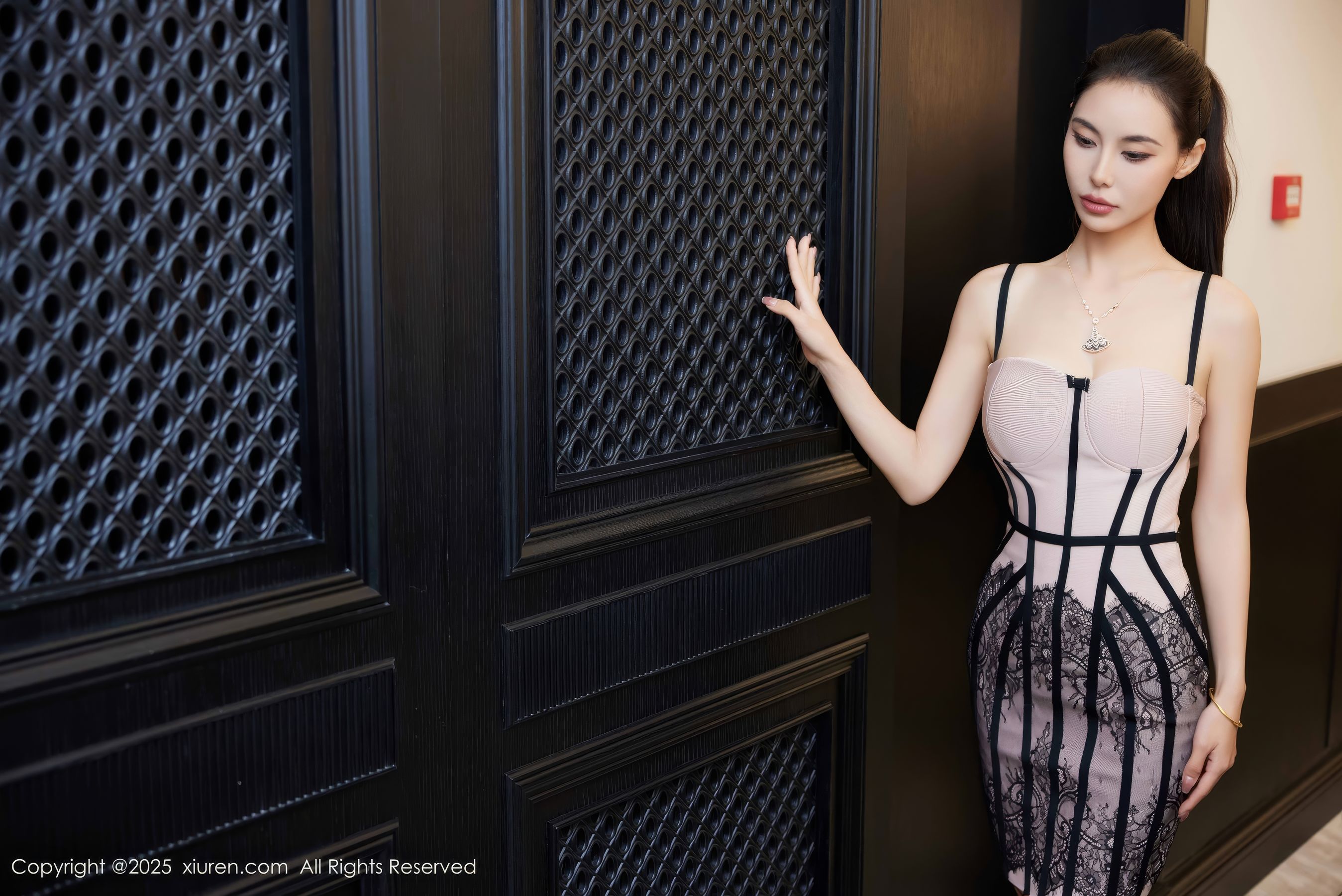 [秀人XiuRen] 2025.01.24 No.9809 lingyu69/(74P)