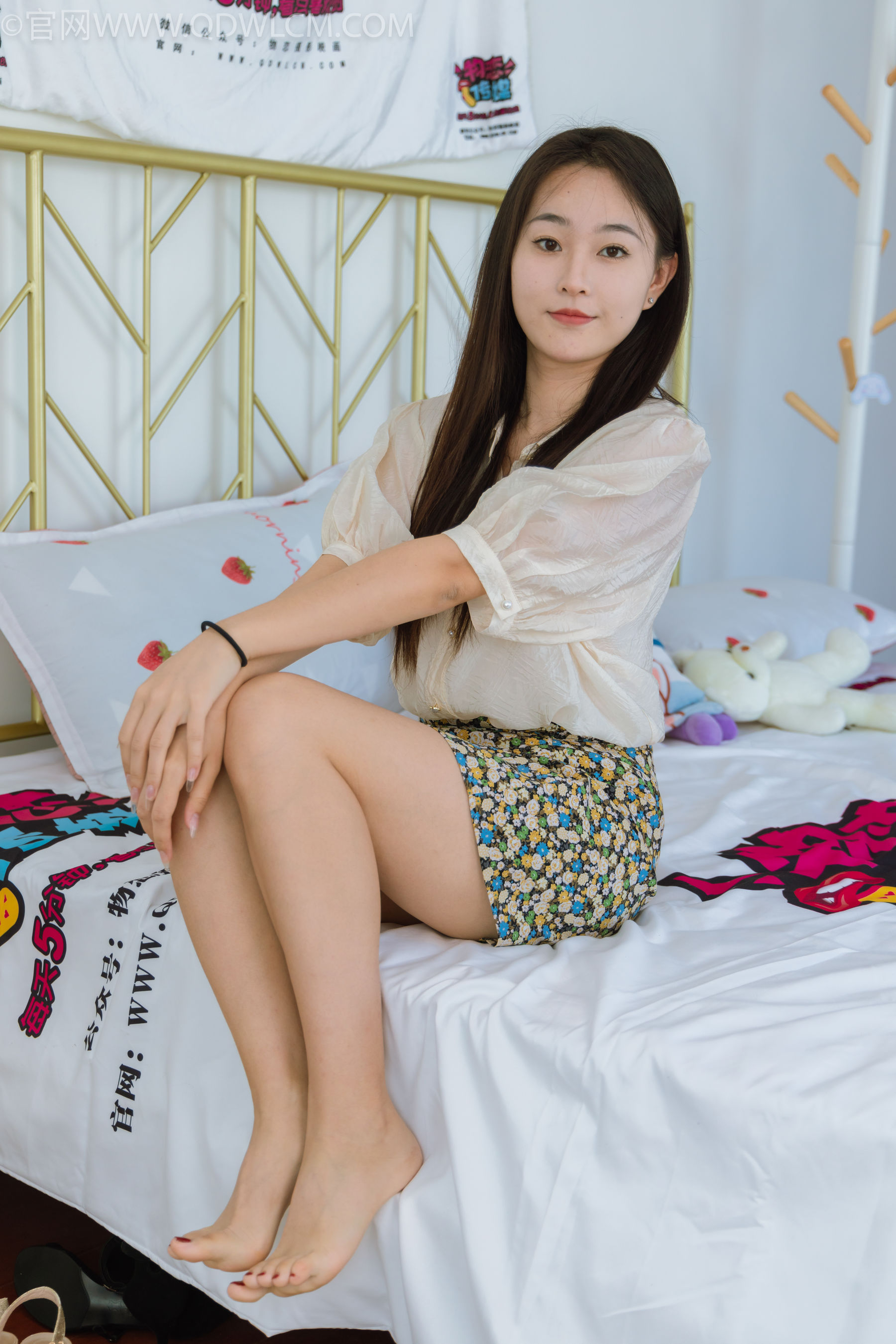 物恋传媒 No.2277 美兔 - 三双高跟鞋、薄肉丝、裸足/(140P)