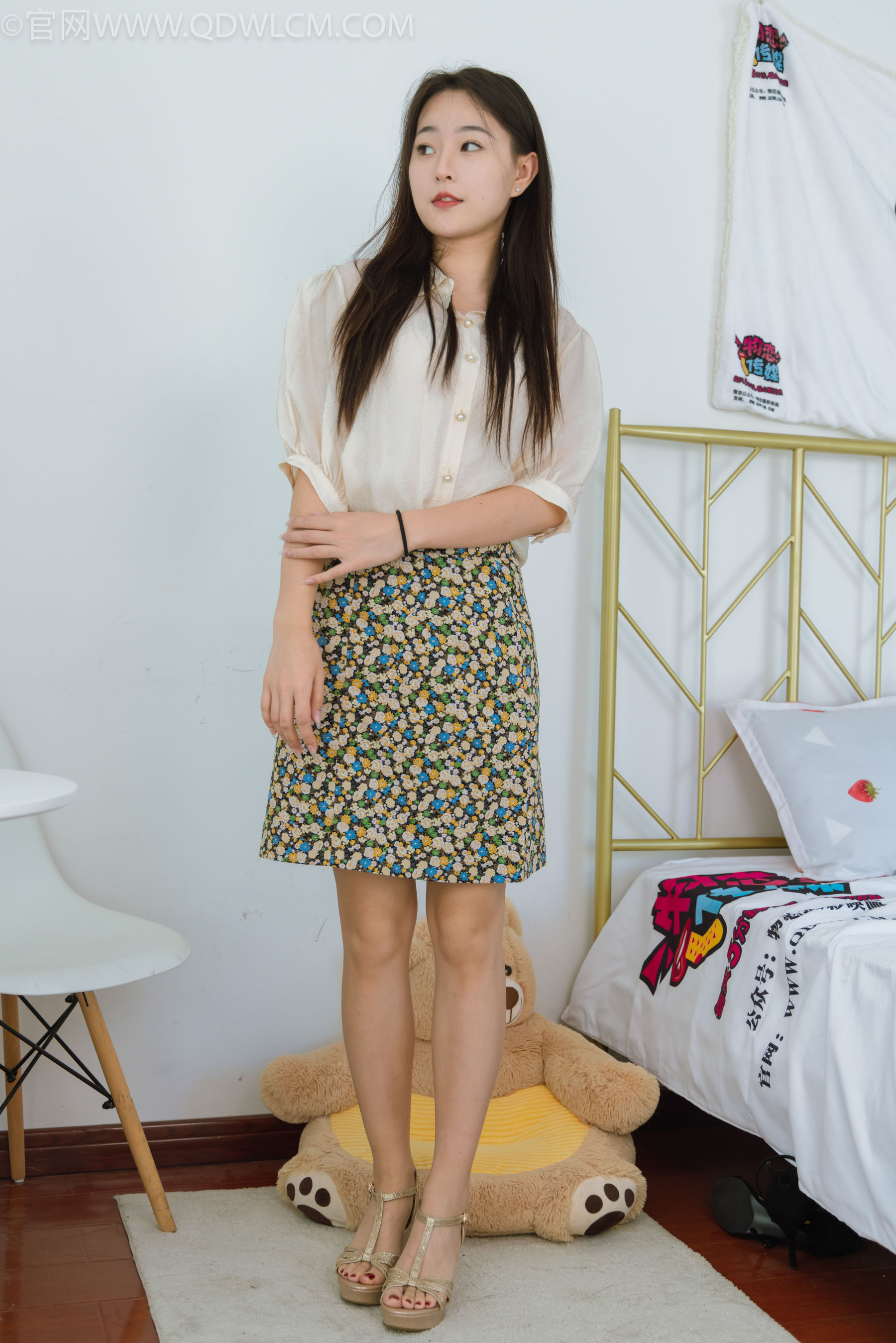 物恋传媒 No.2277 美兔 - 三双高跟鞋、薄肉丝、裸足/(140P)