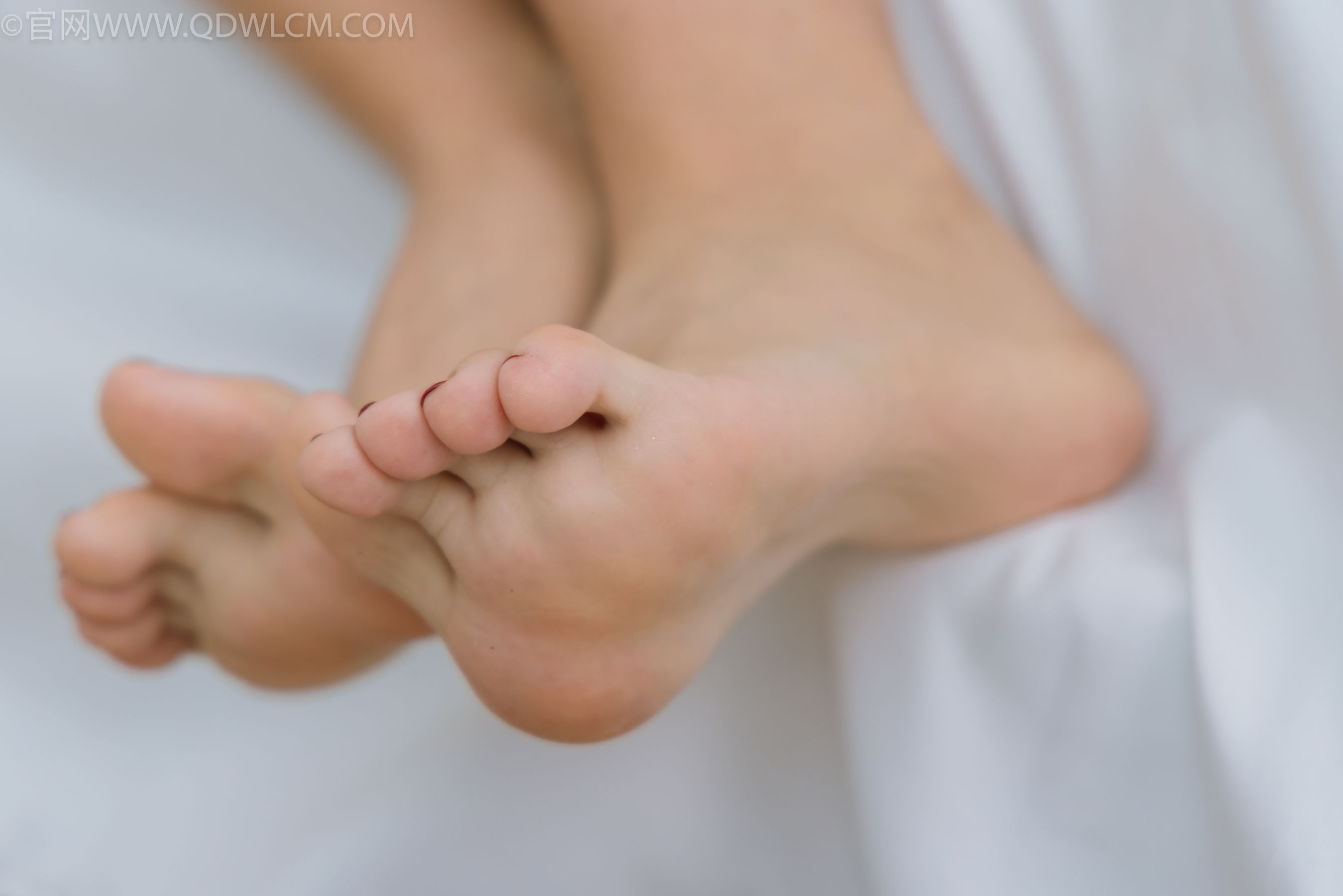 物恋传媒 No.2277 美兔 - 三双高跟鞋、薄肉丝、裸足/(140P)