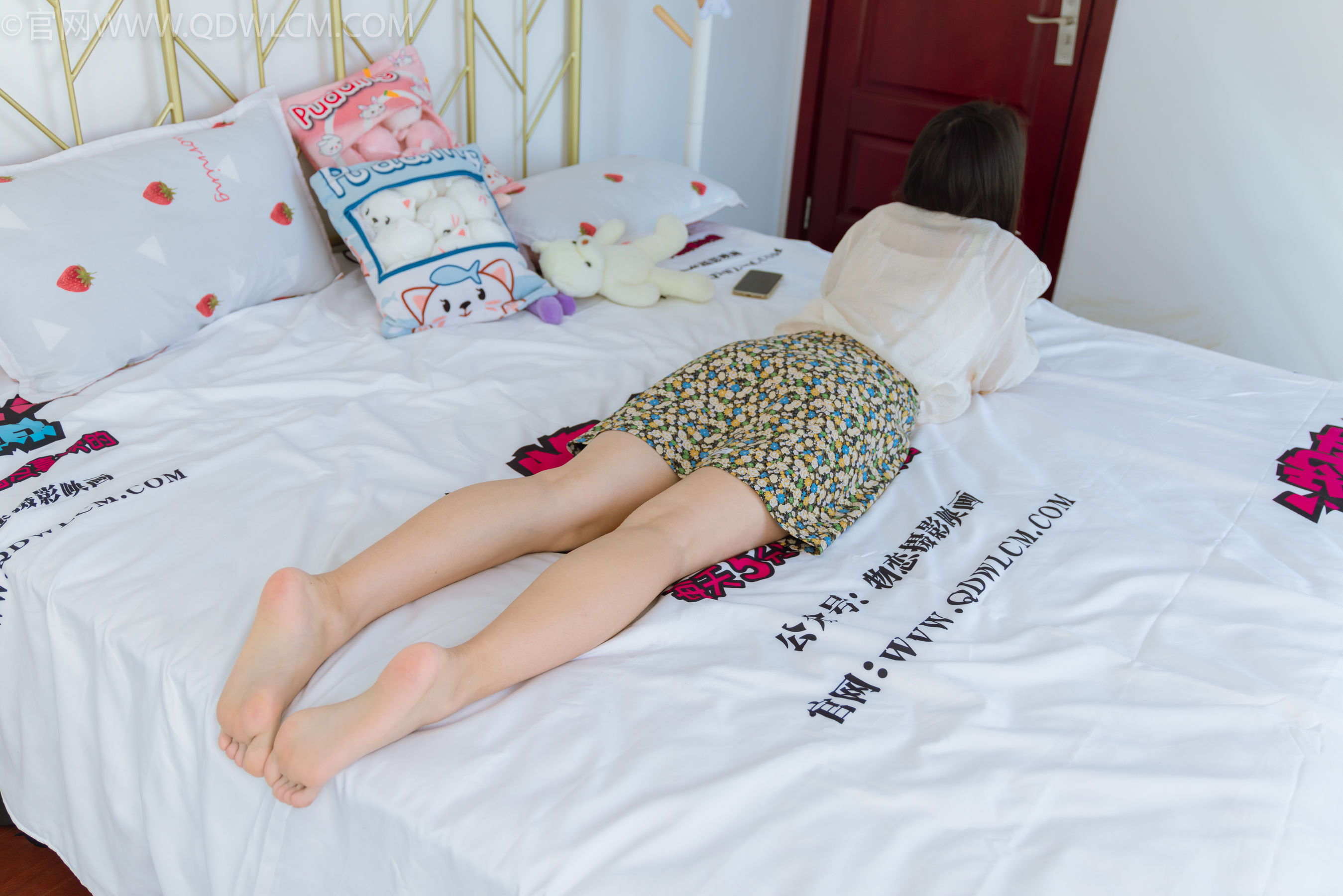 物恋传媒 No.2277 美兔 - 三双高跟鞋、薄肉丝、裸足/(140P)