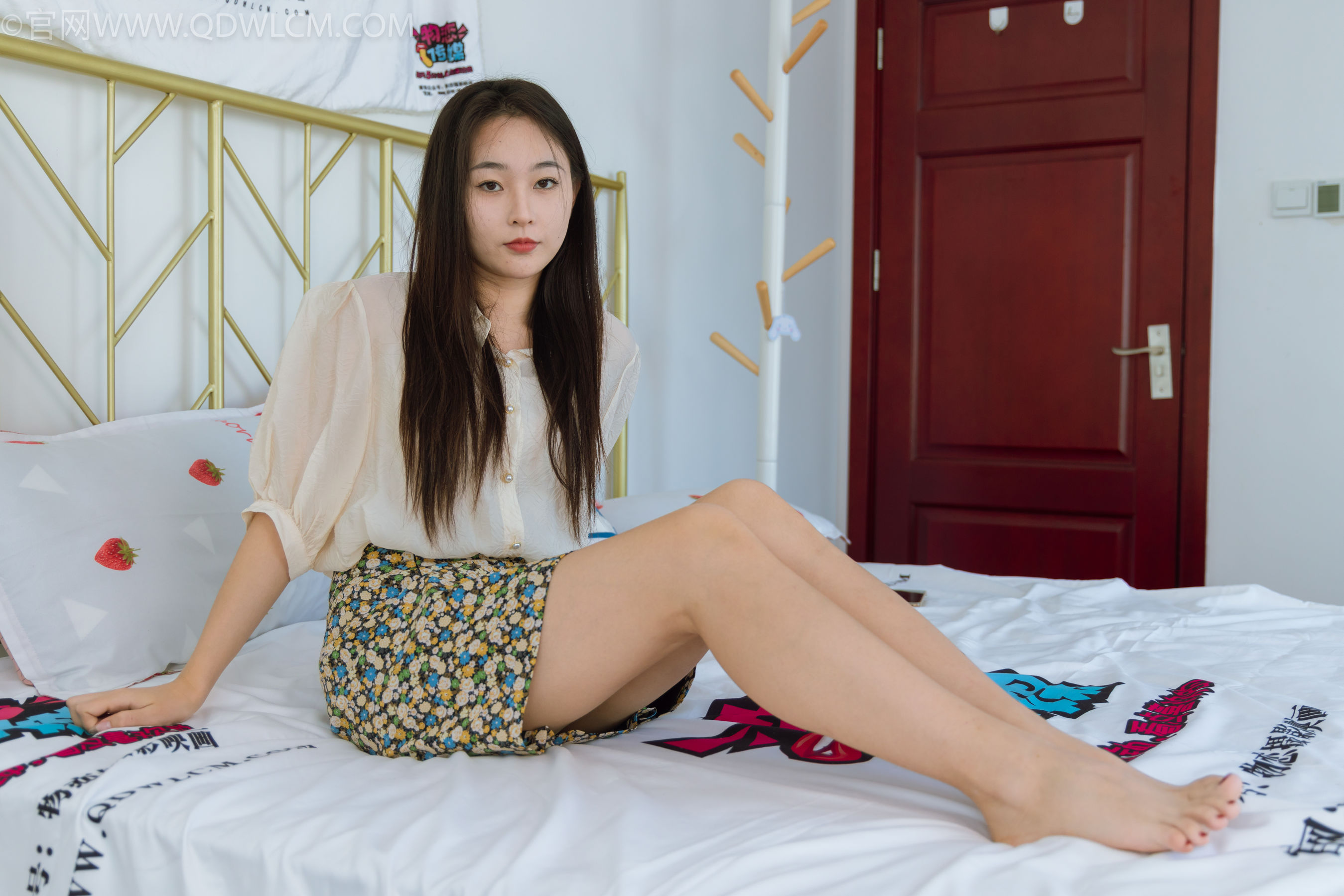 物恋传媒 No.2277 美兔 - 三双高跟鞋、薄肉丝、裸足/(140P)