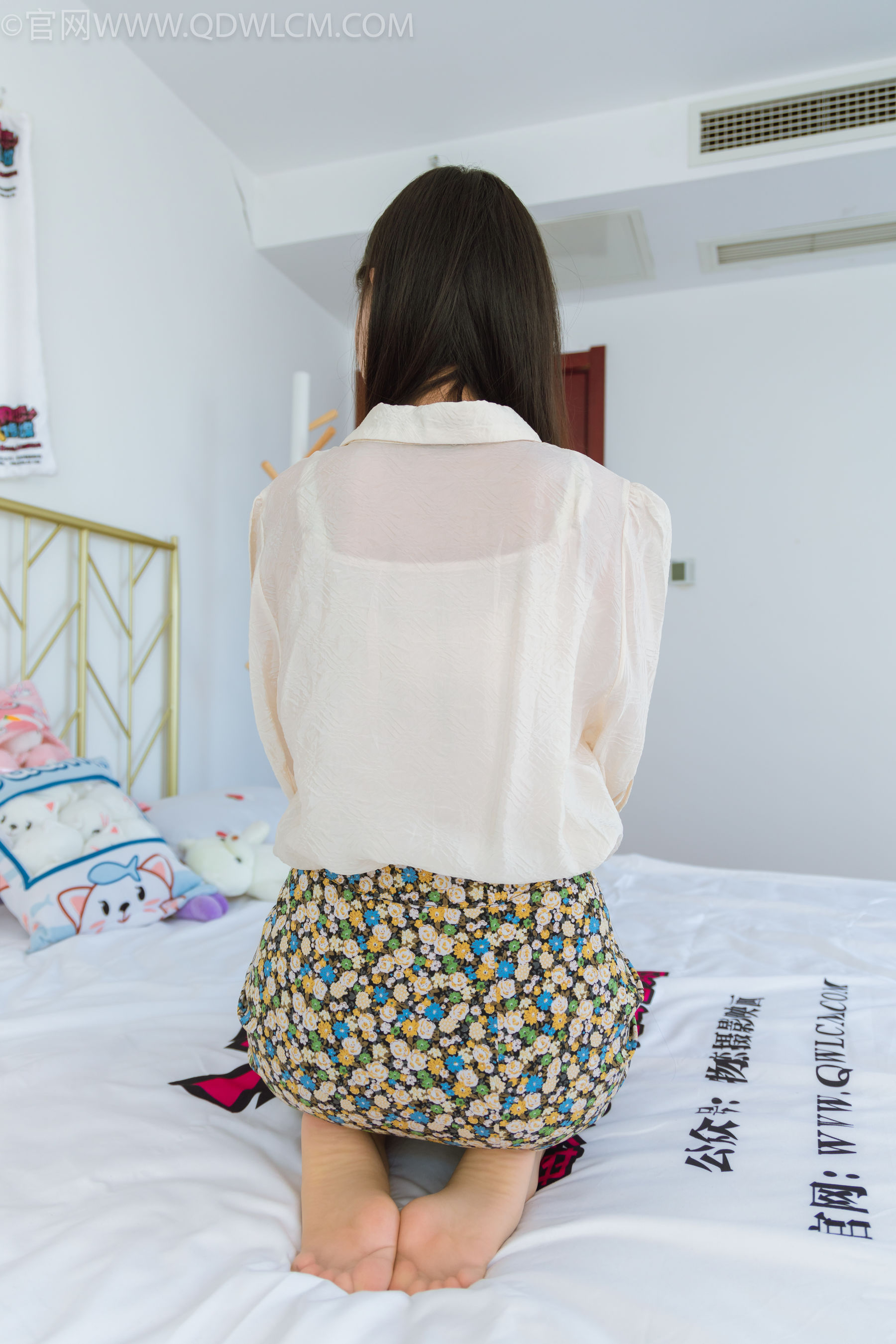 物恋传媒 No.2277 美兔 - 三双高跟鞋、薄肉丝、裸足/(140P)