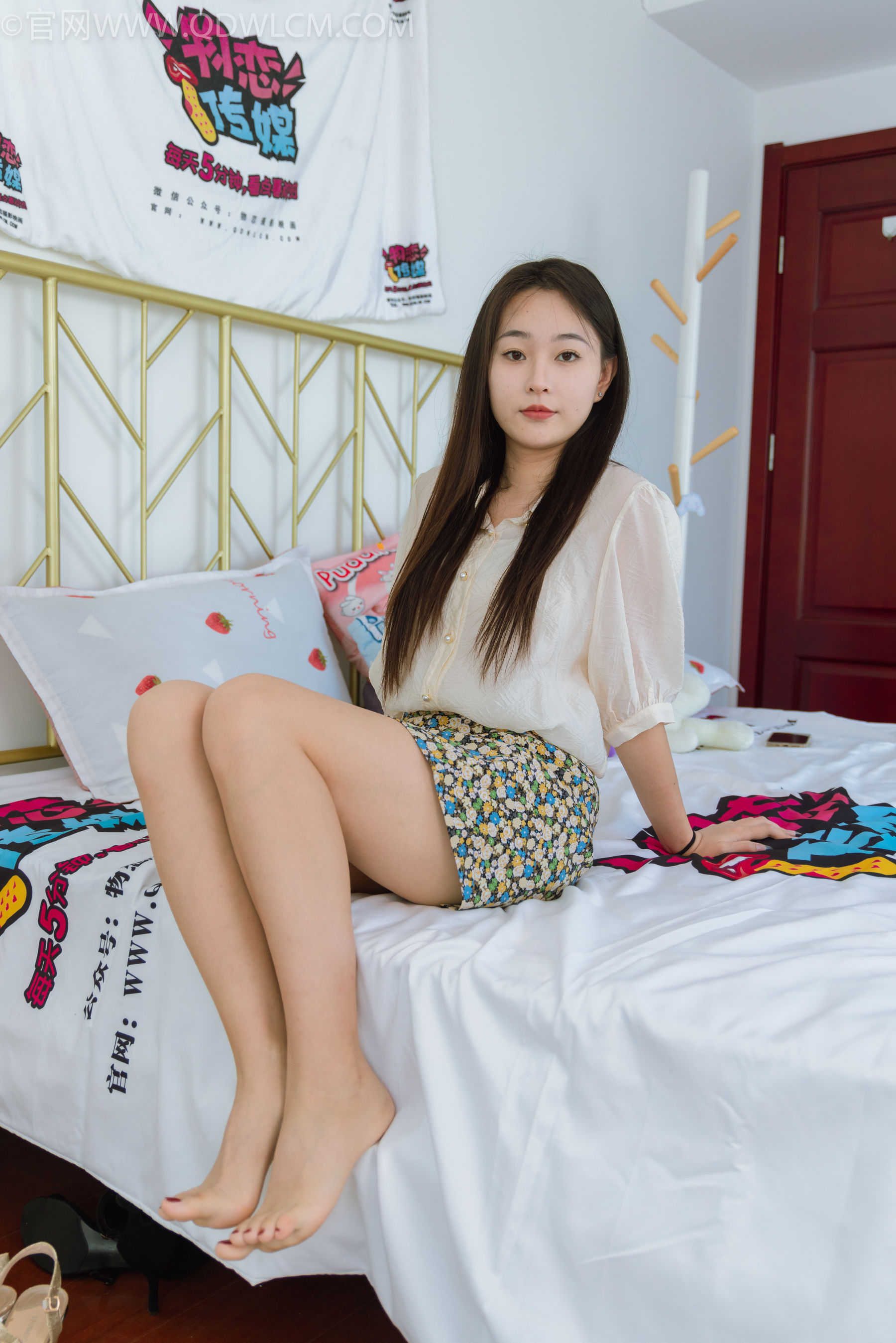 物恋传媒 No.2277 美兔 - 三双高跟鞋、薄肉丝、裸足/(140P)