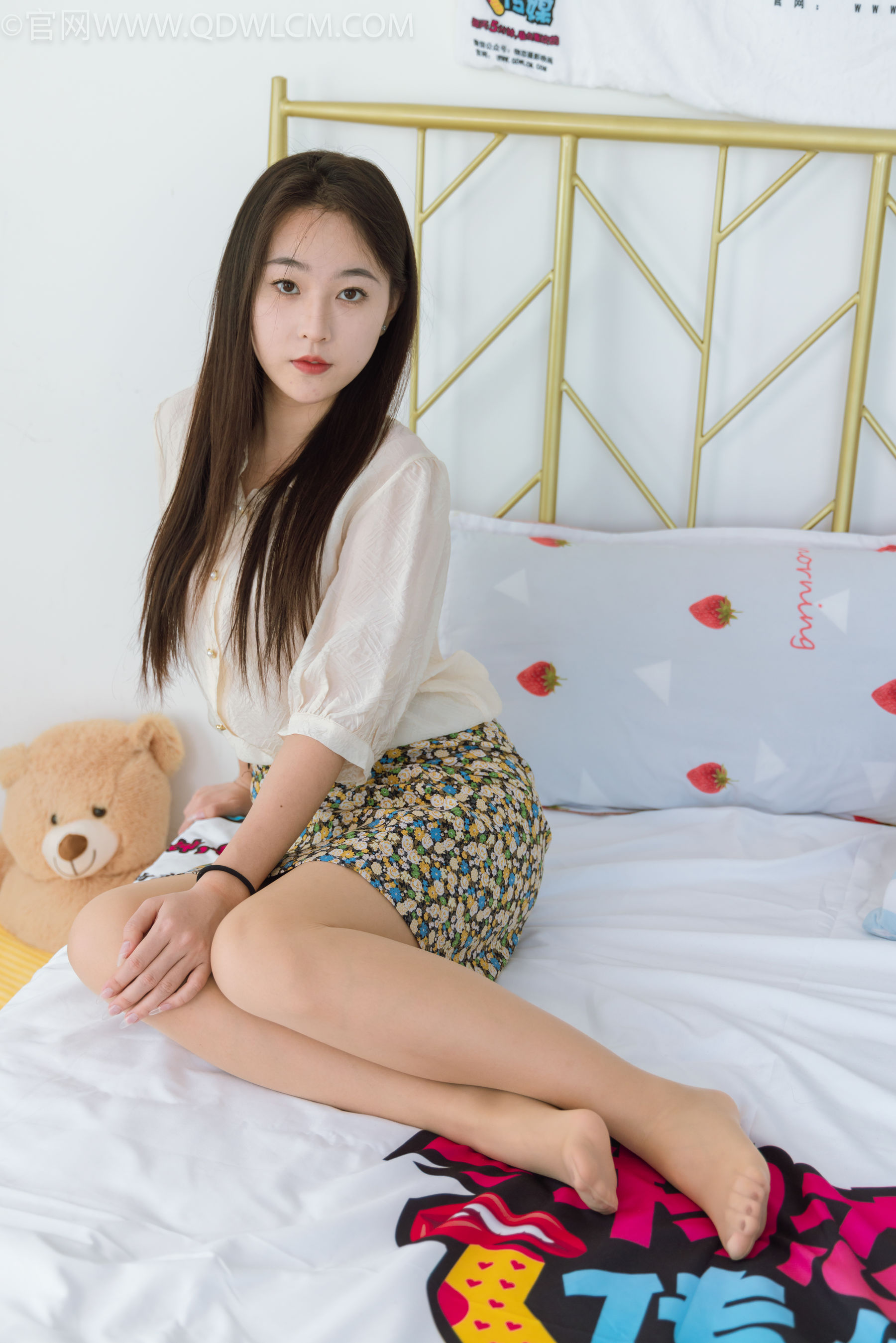 物恋传媒 No.2277 美兔 - 三双高跟鞋、薄肉丝、裸足/(140P)