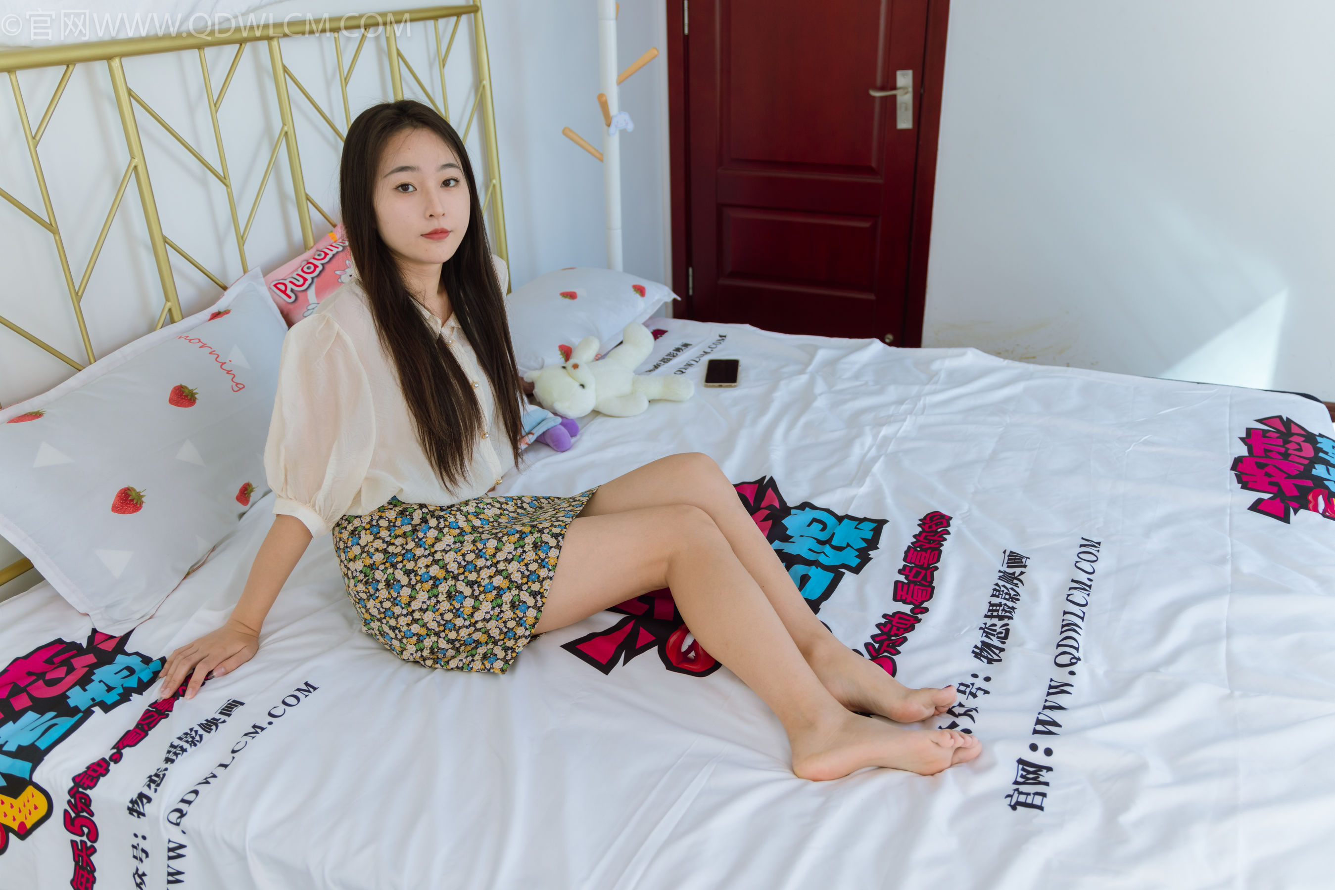 物恋传媒 No.2277 美兔 - 三双高跟鞋、薄肉丝、裸足/(140P)