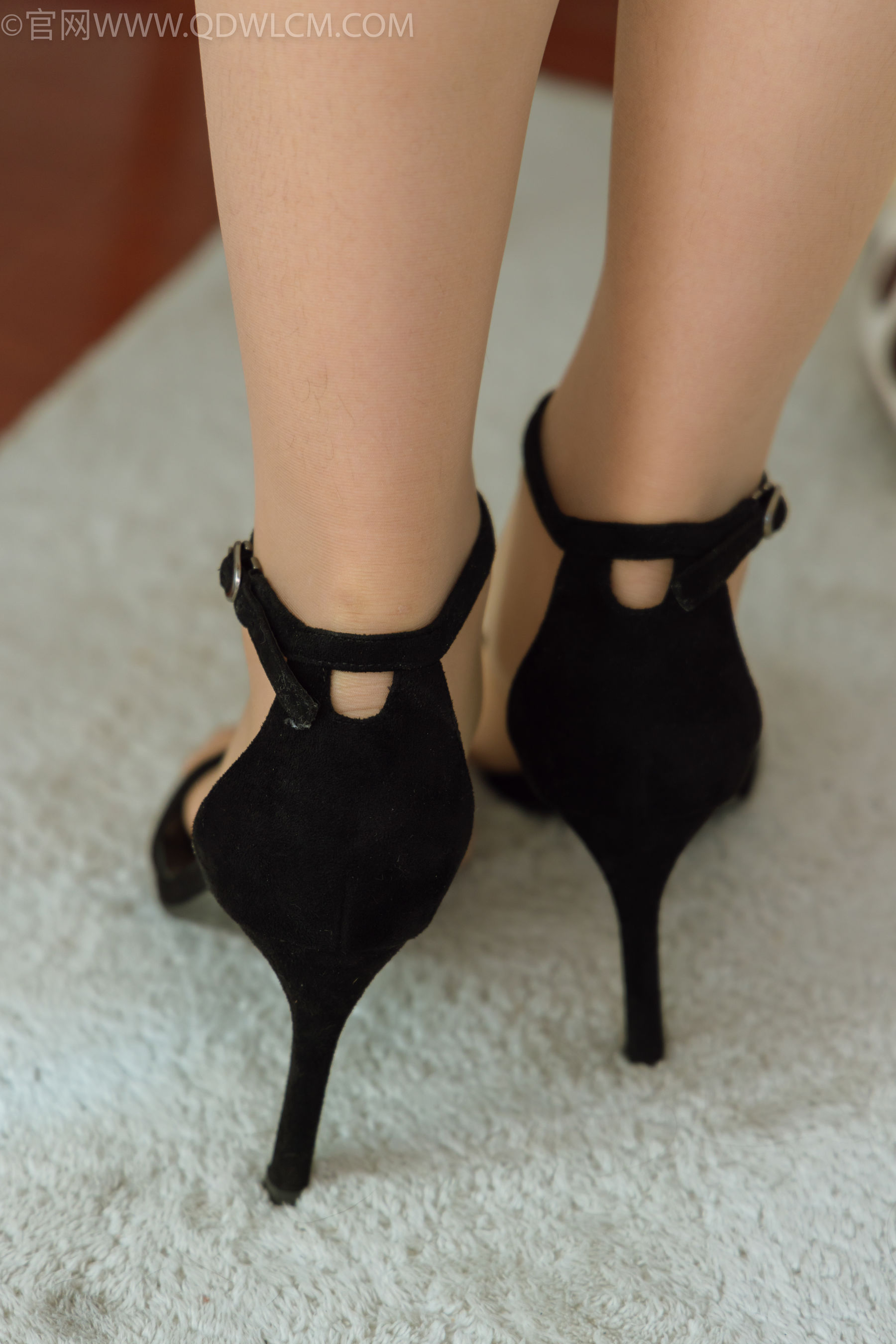 物恋传媒 No.2277 美兔 - 三双高跟鞋、薄肉丝、裸足/(140P)