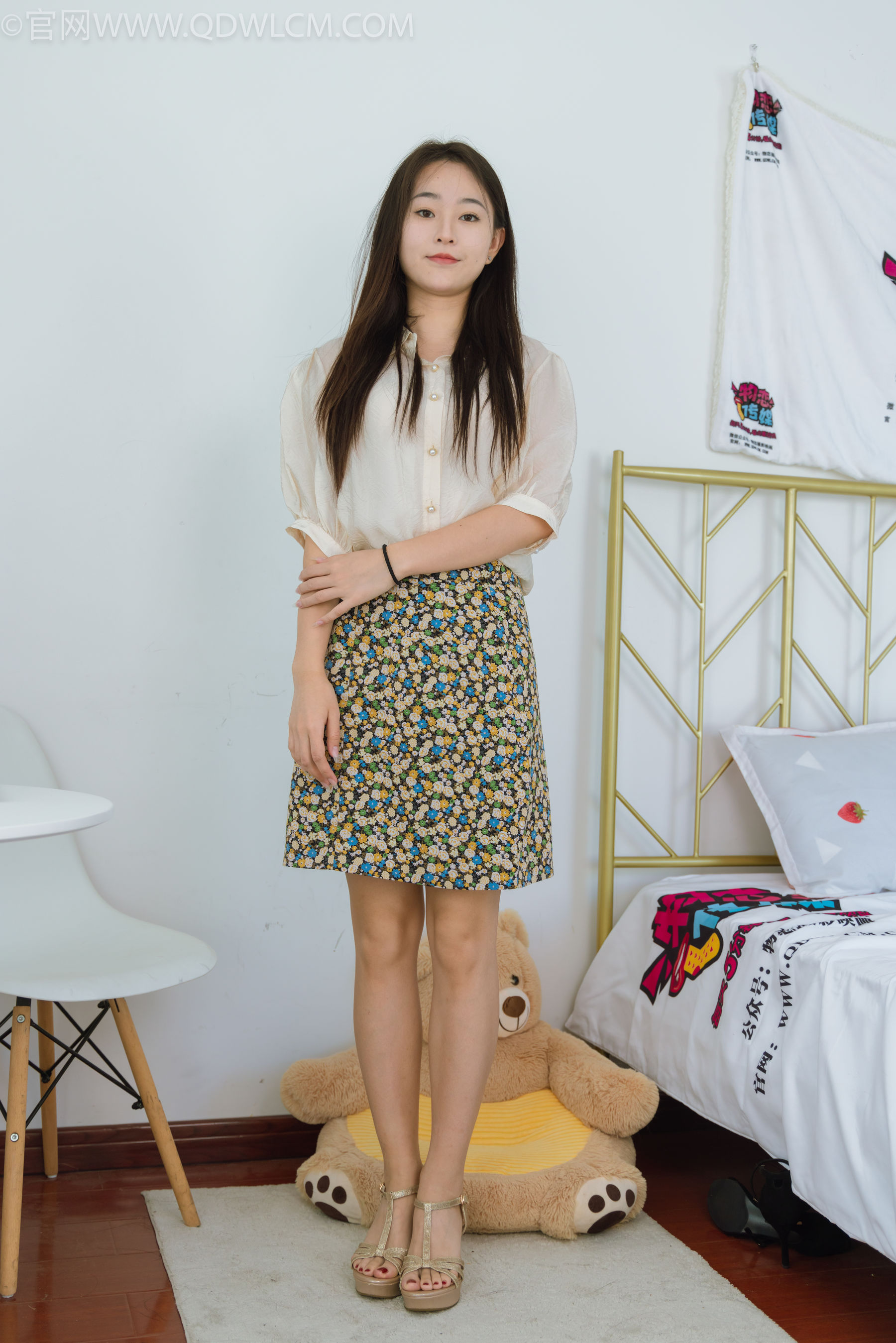 物恋传媒 No.2277 美兔 - 三双高跟鞋、薄肉丝、裸足/(140P)