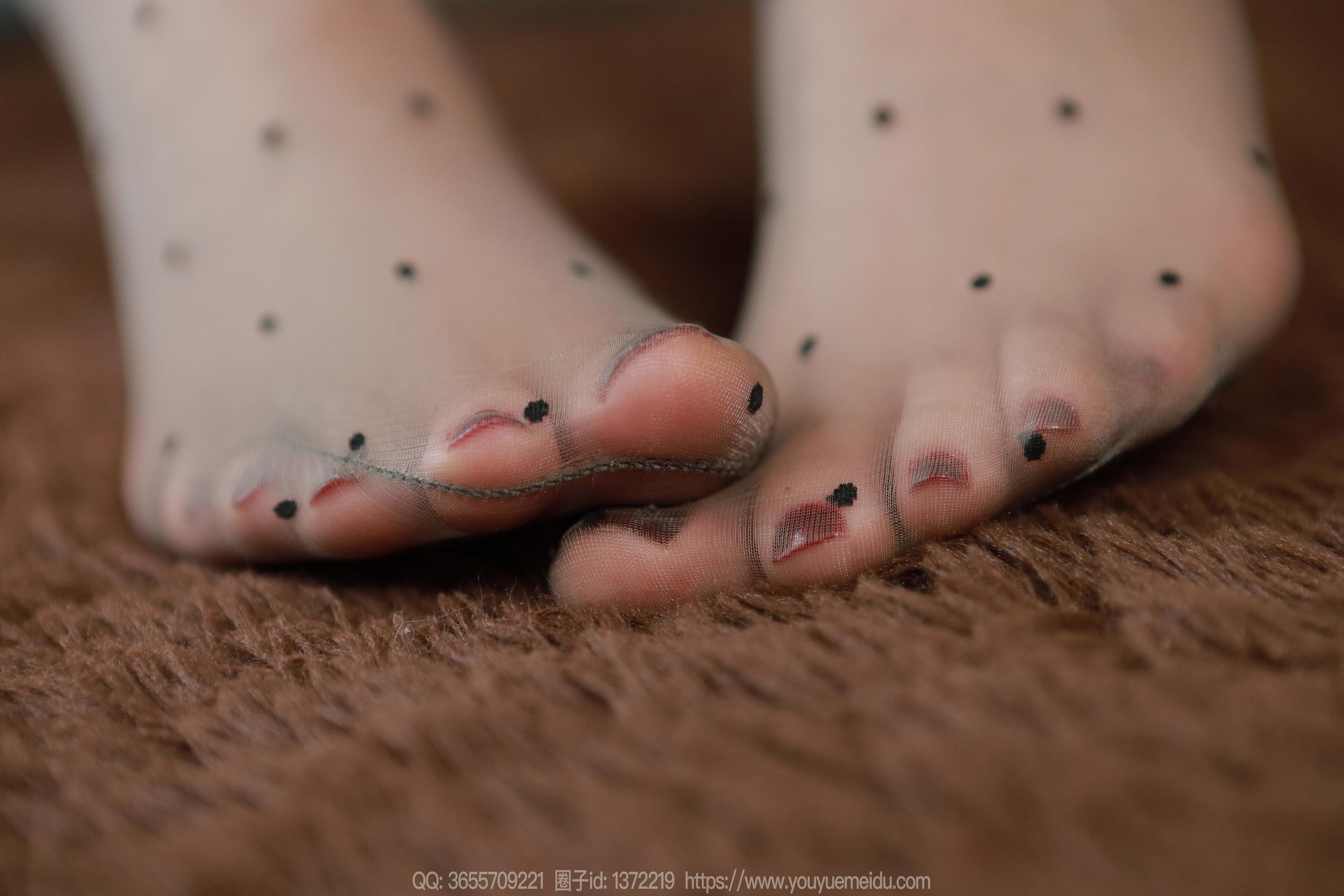 IESS异思趣向 - 模特： 团团 《灰色波点（上）》/(91P)