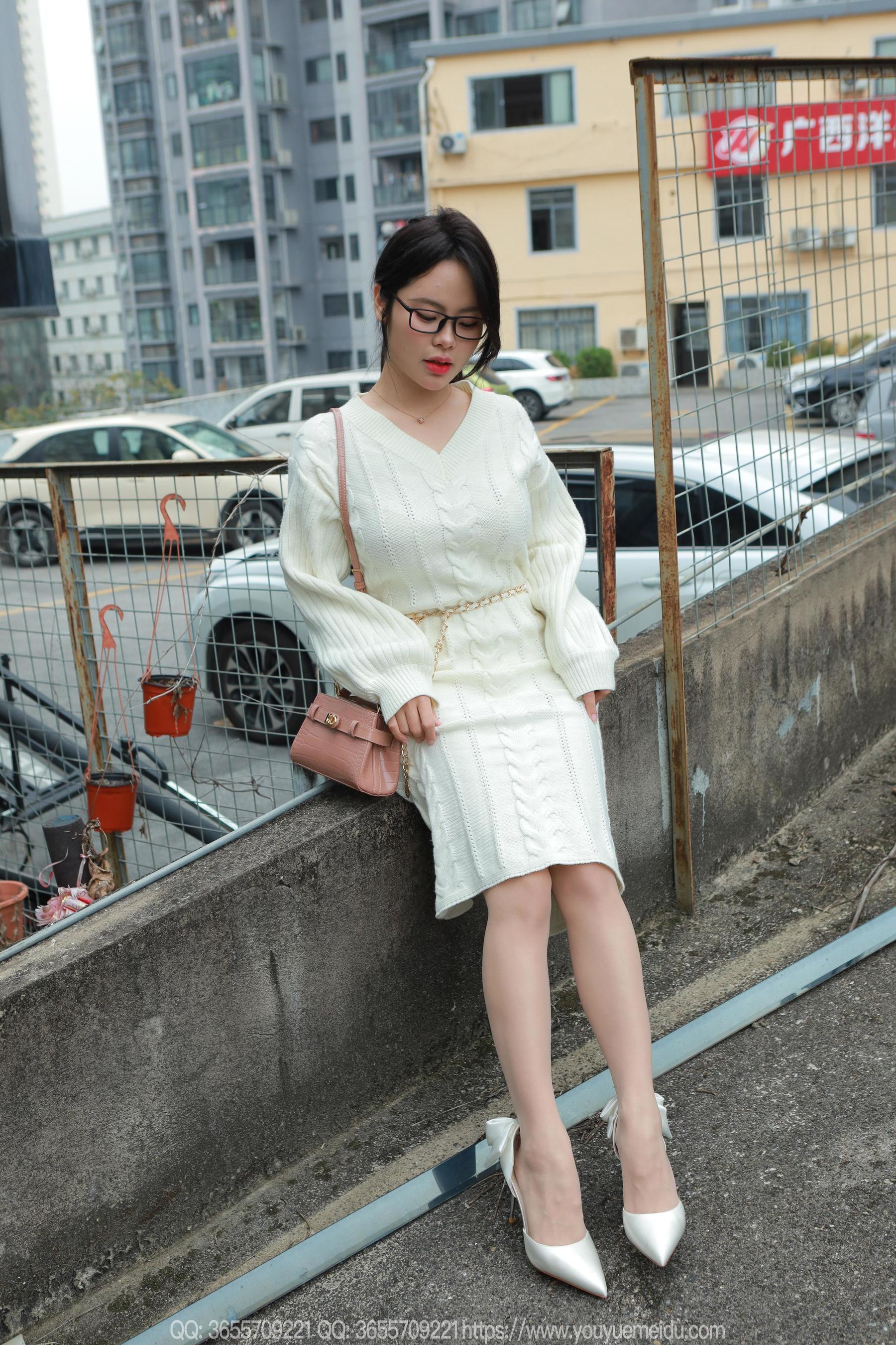 IESS异思趣向 - 模特： 兔兔 《高开衩包臀裙》/(88P)