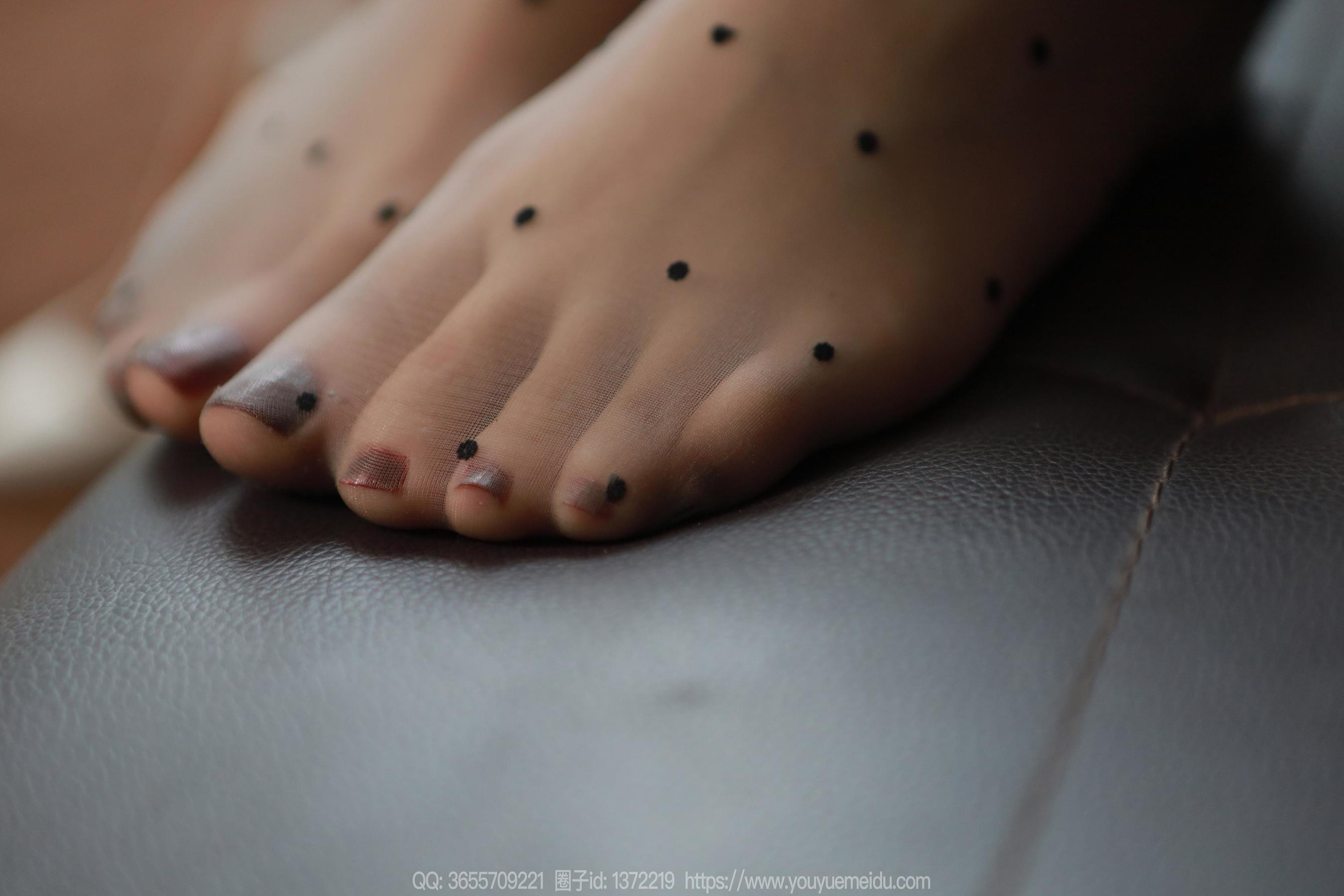 IESS异思趣向 - 模特： 团团 《灰色波点（上）》/(91P)