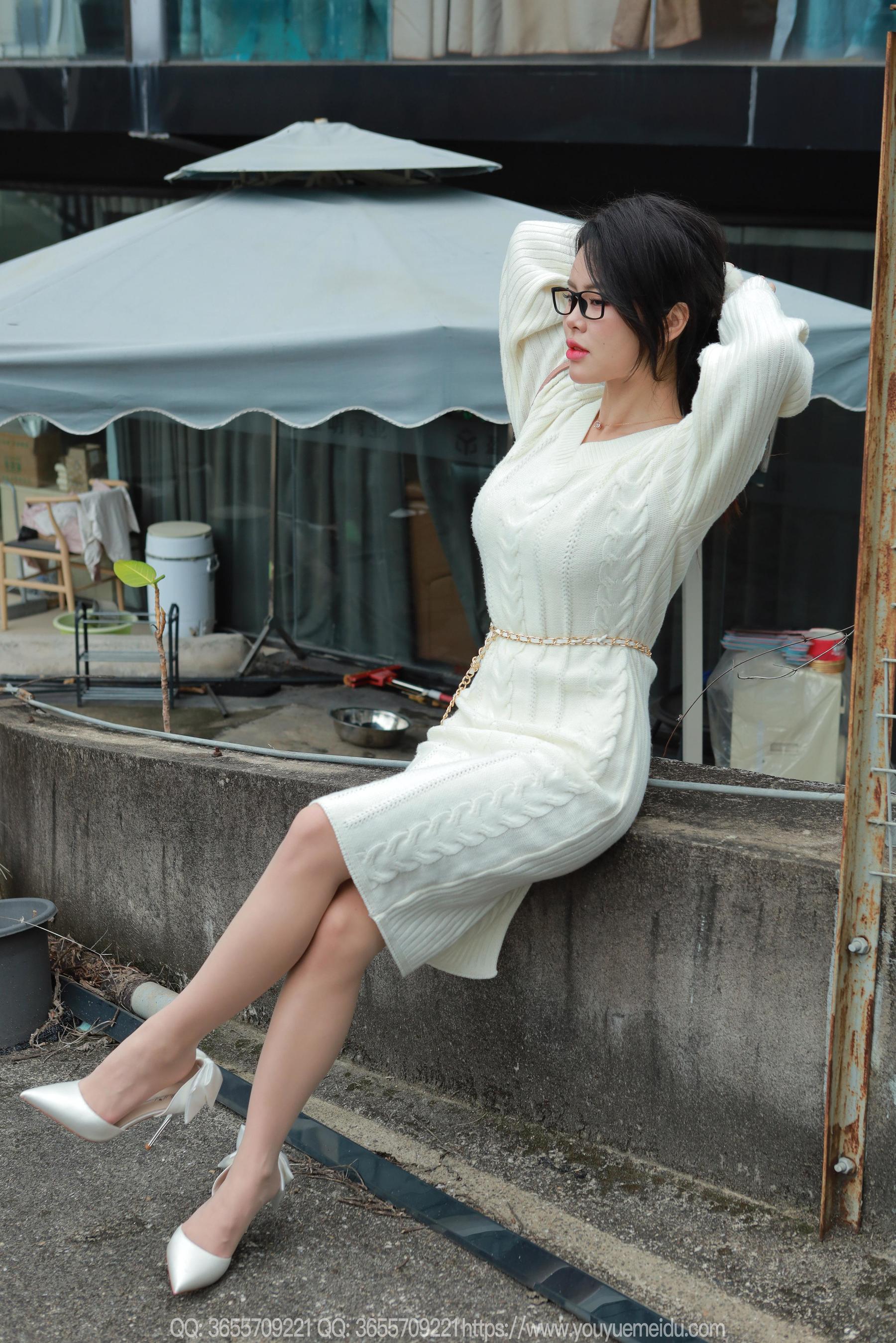 IESS异思趣向 - 模特： 兔兔 《高开衩包臀裙》/(88P)