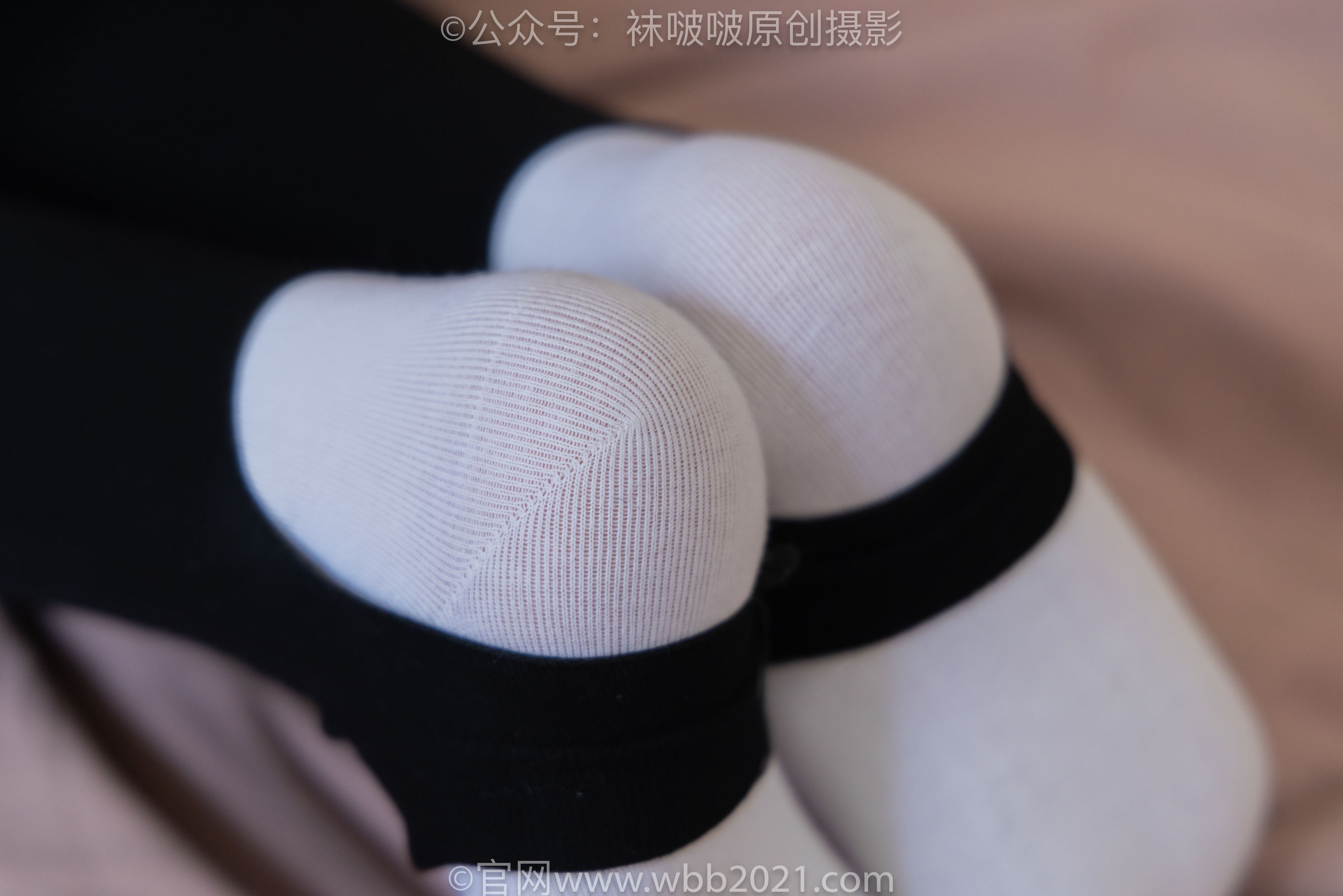 BoBoSocks袜啵啵 No.516 小甜豆 - 板鞋、厚黑色踩脚裤袜、白棉袜/(145P)