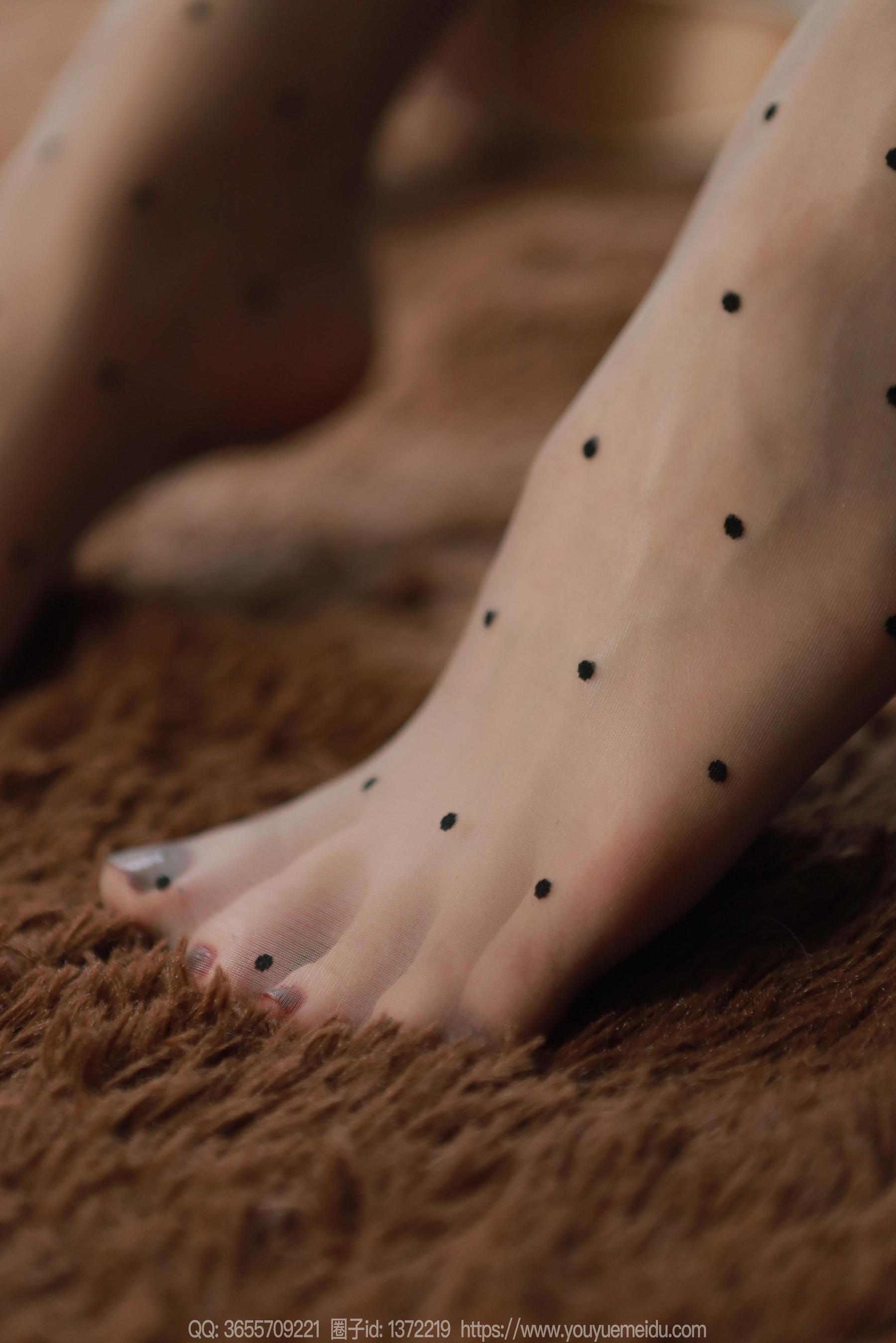 IESS异思趣向 - 模特： 团团 《灰色波点（上）》/(91P)