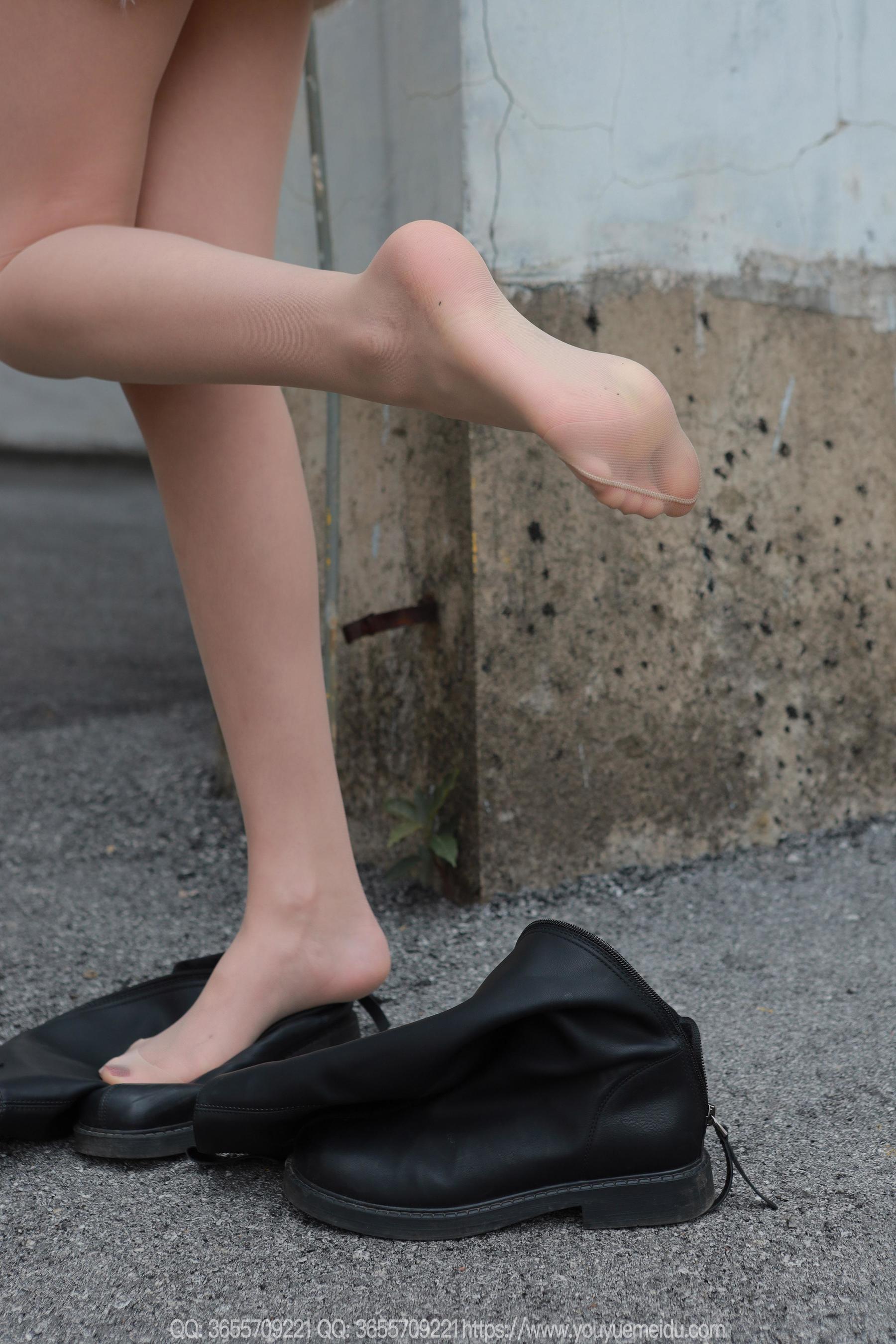 IESS异思趣向 - 模特： 团团 《长靴包臀裙（下）》/(82P)