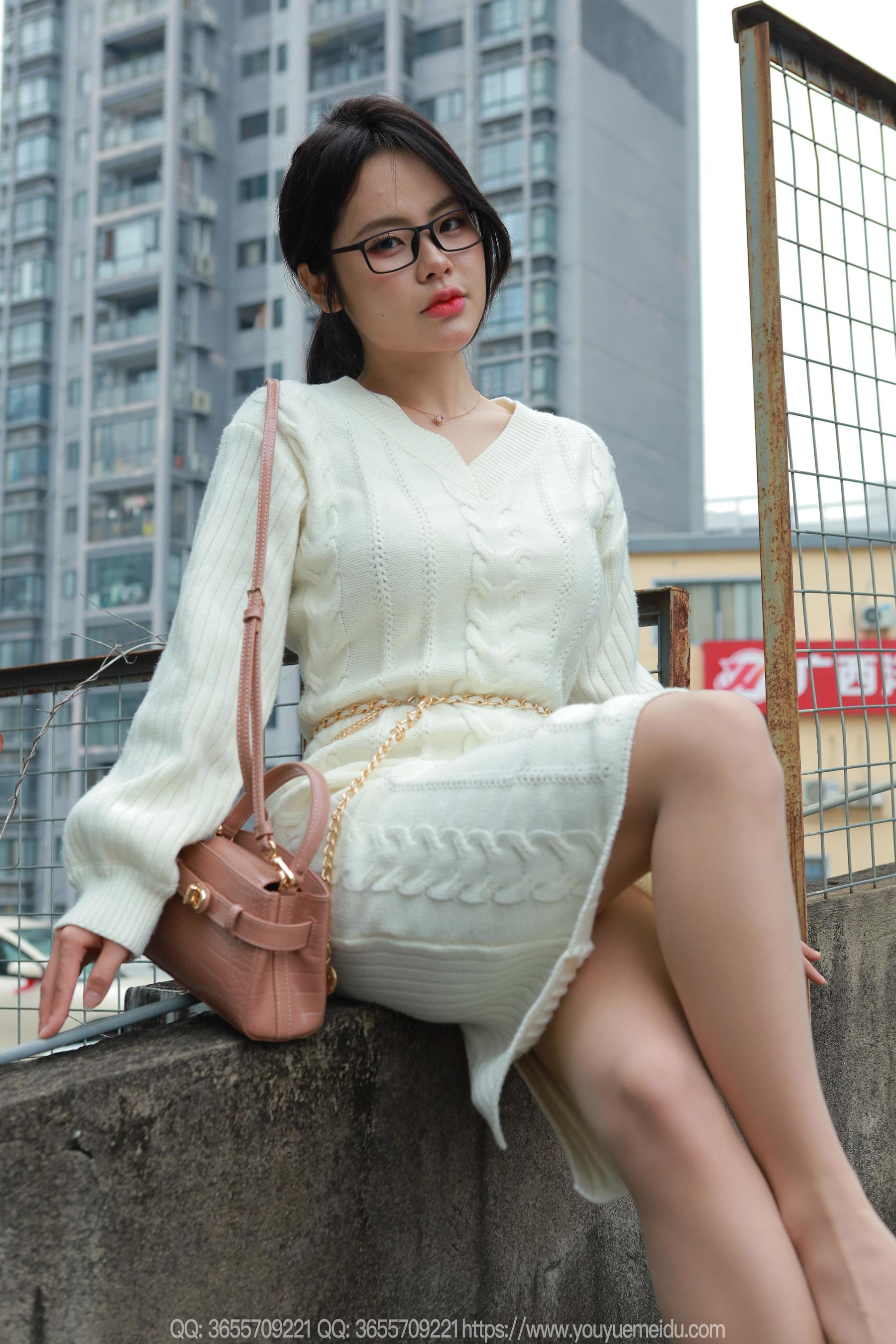 IESS异思趣向 - 模特： 兔兔 《高开衩包臀裙》/(88P)